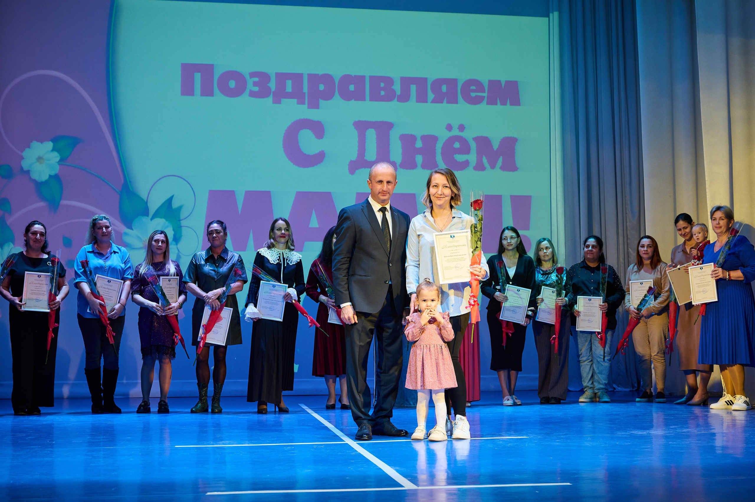 День матери Марьина Роща. Жизнь курорта Кабардинка в фотографиях