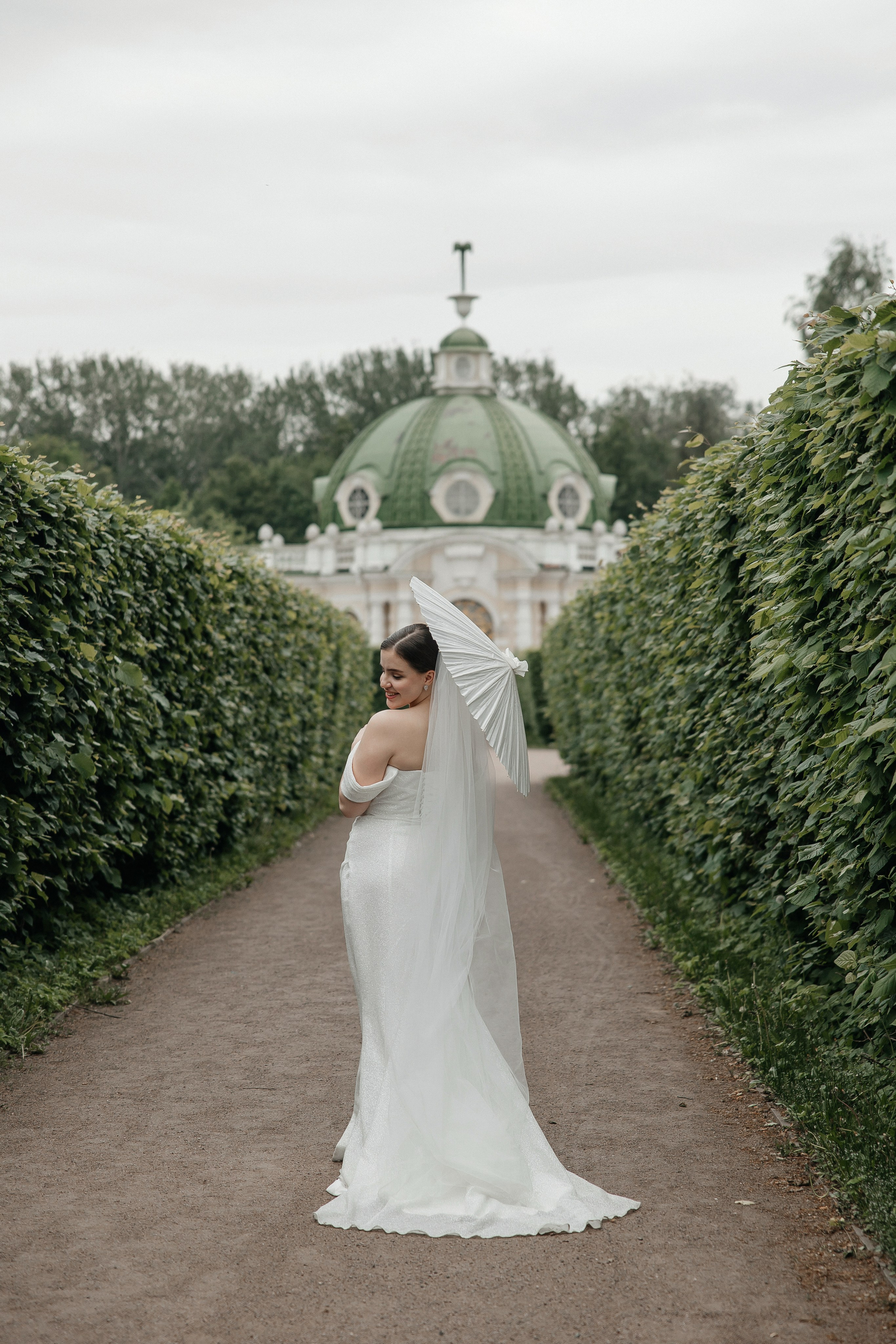 Свадебная фотосессия в Усадьбе Кусково. Свадебный фотограф в Москве Дарья Олендарёва