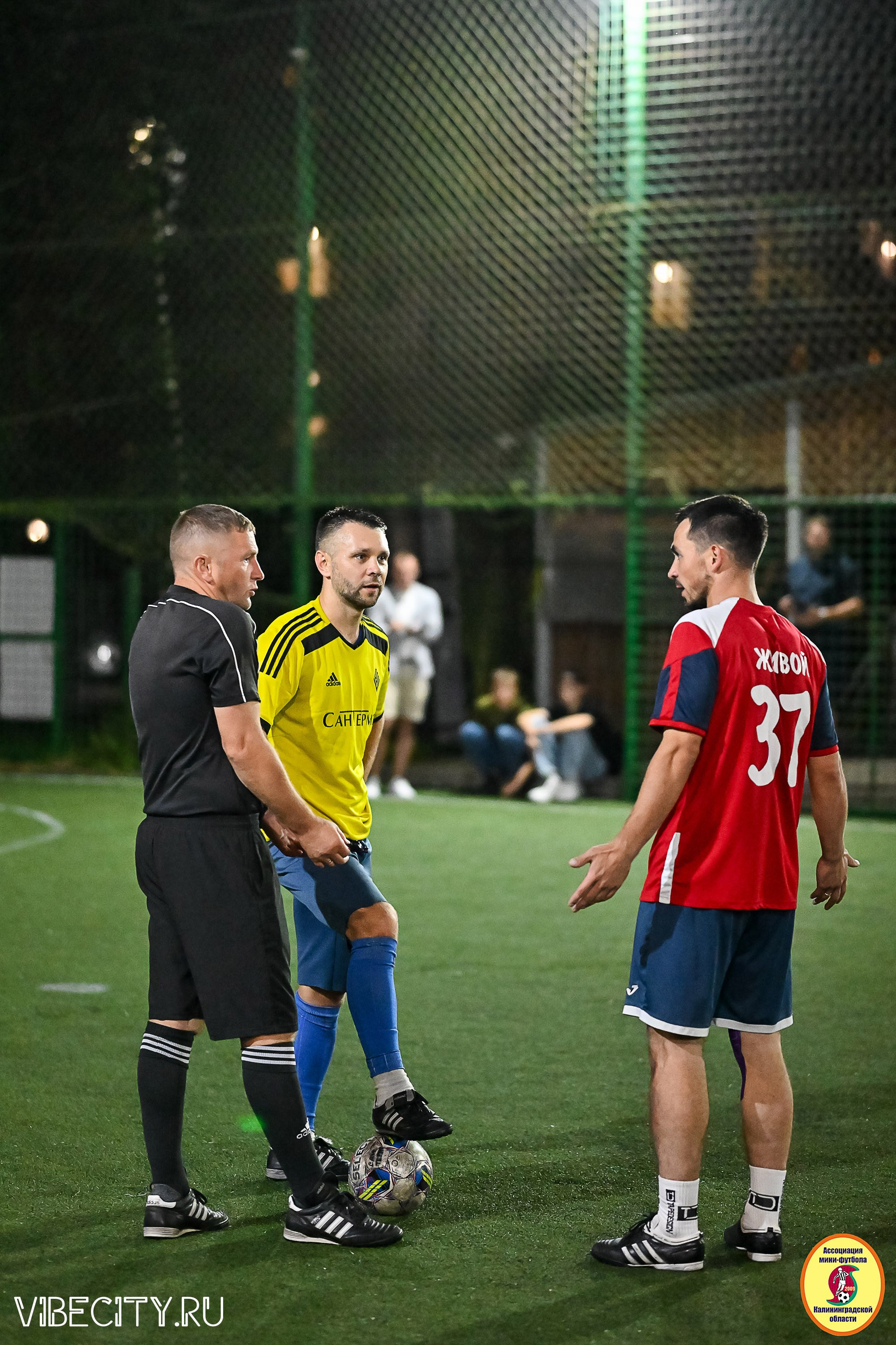 ФИНАЛЬНЫЕ ИГРЫ КУБКА МИНИ-ФУТБОЛЬНОЙ ЛИГИ И КУБКА КОРПОРАТИВНОЙ МФЛ 2025. VIBECITY.RU Вайб Сити Ру Фоторепортажи Фотоотчеты Калининград