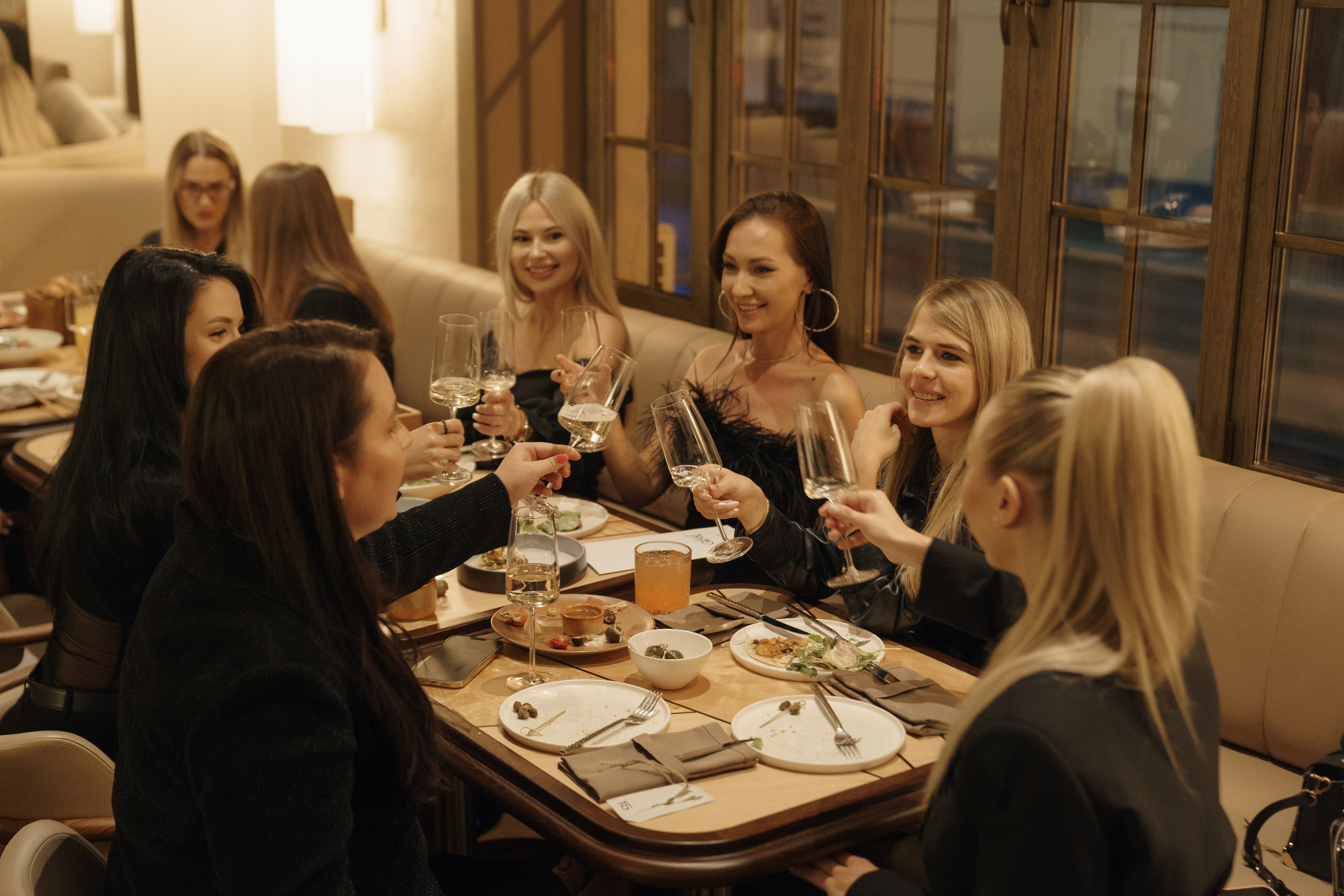 День рождения в кафе. Фотограф во Владивостоке Антон Блохин