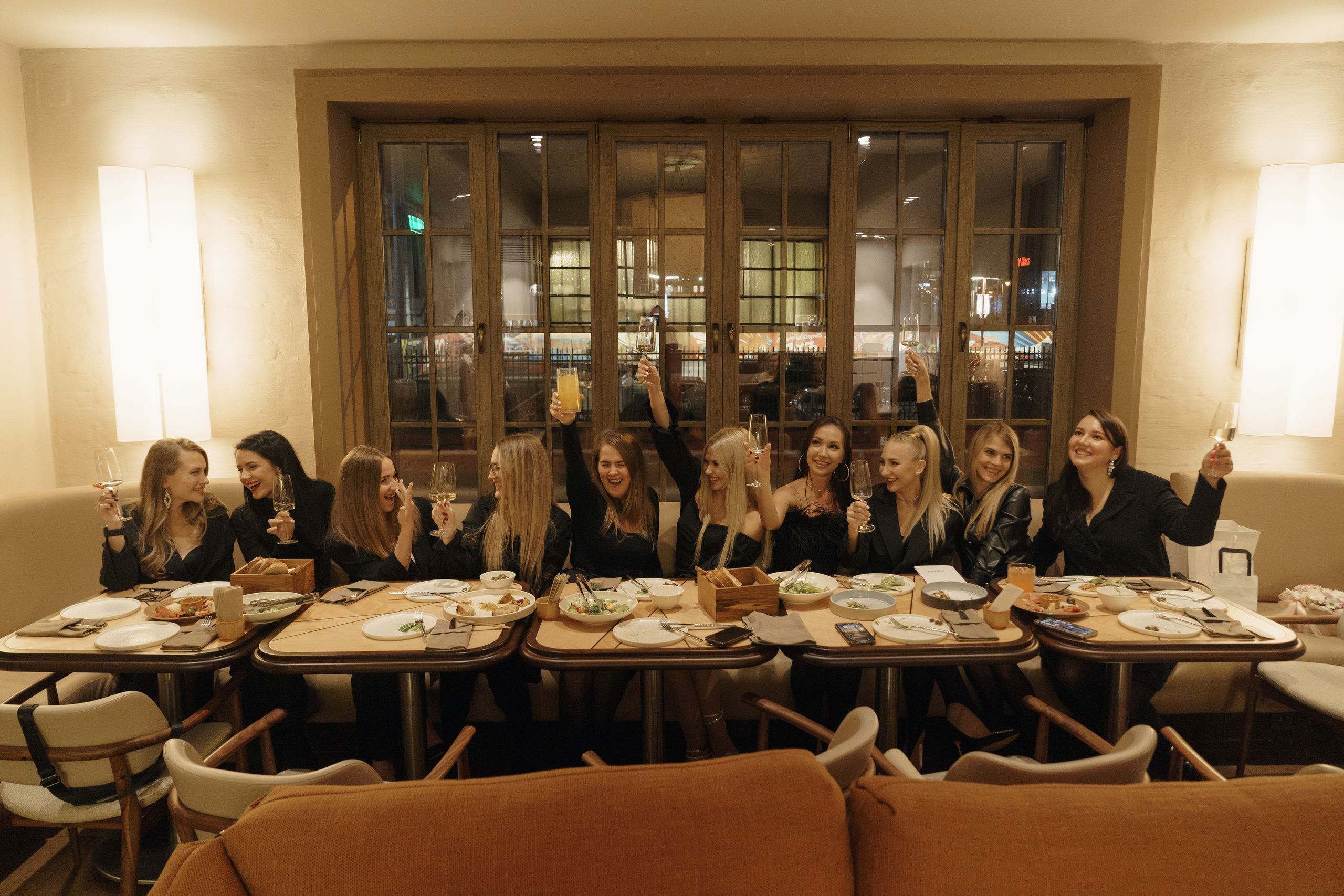 День рождения в кафе. Фотограф во Владивостоке Антон Блохин