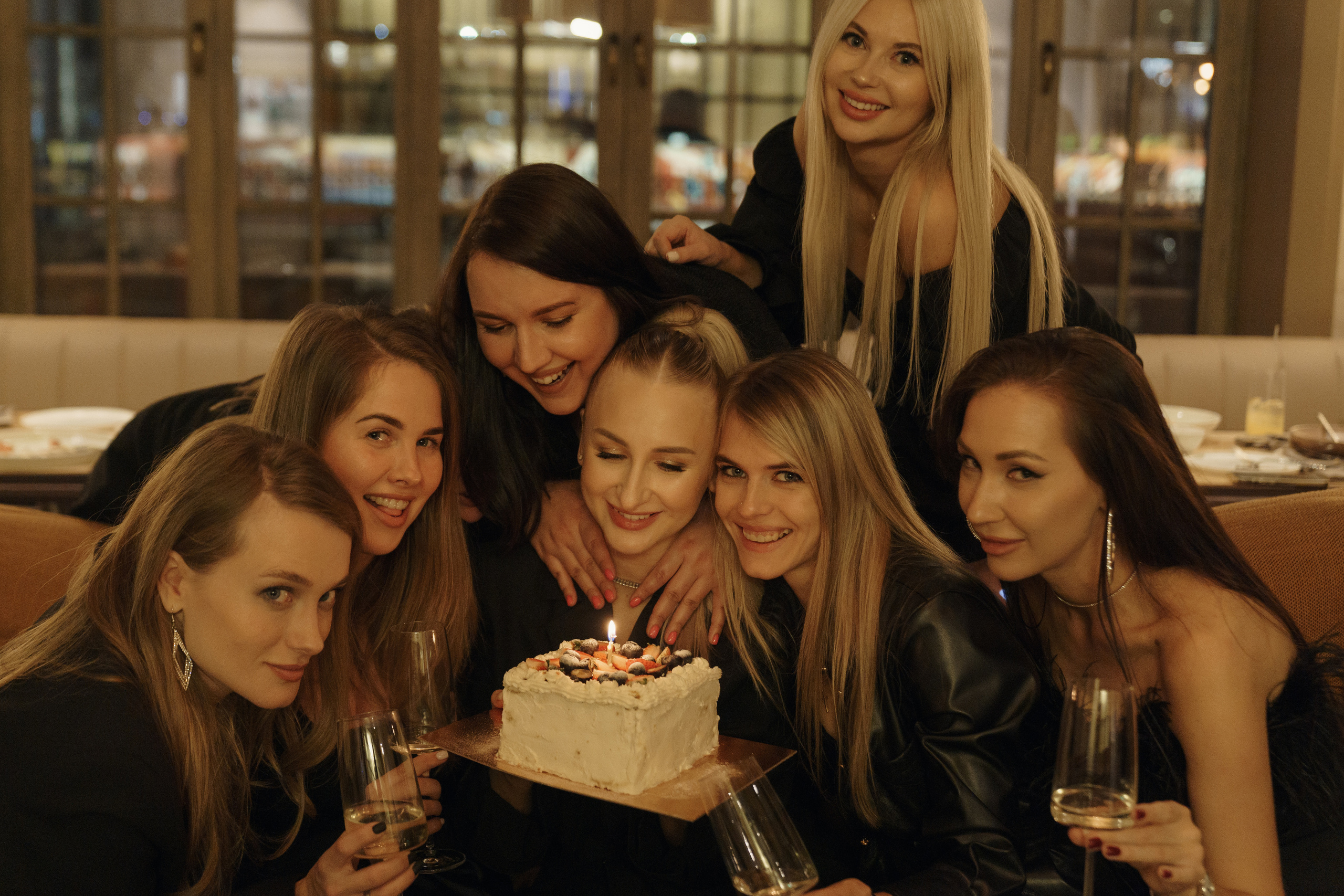 День рождения в кафе. Фотограф во Владивостоке Антон Блохин