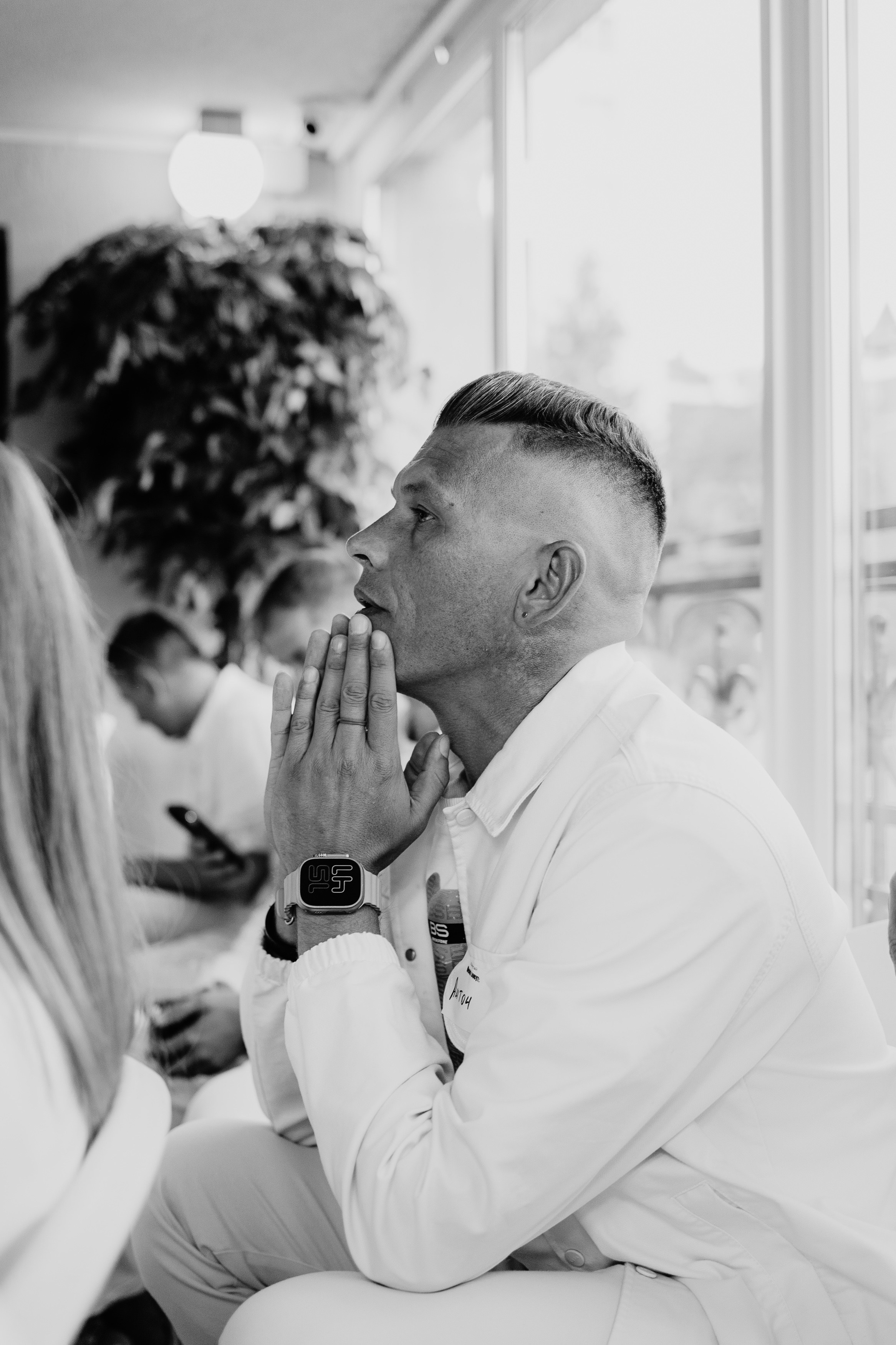 СЭНСЭЙ — бизнес клуб. Портретный и репортажный фотограф в Казани Максим Сипачев