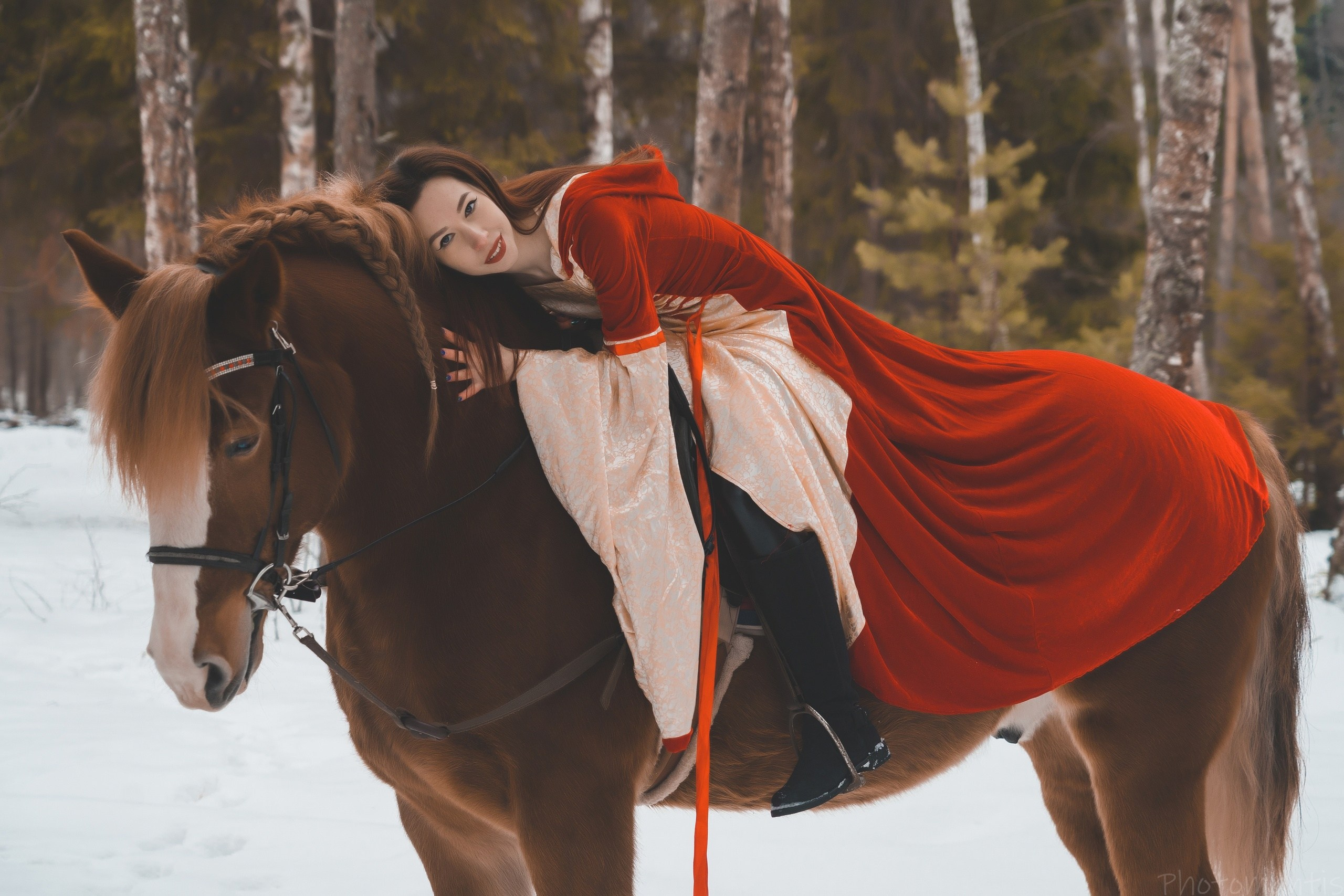 Девушки с лошадками. Photomantis