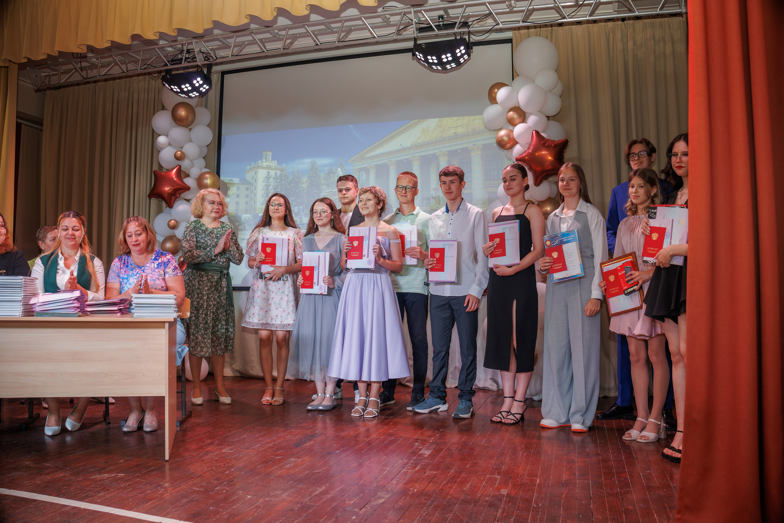 Вручение аттестатов. Свадебный и семейный фотограф в Новосибирске Ирина Дорошкова