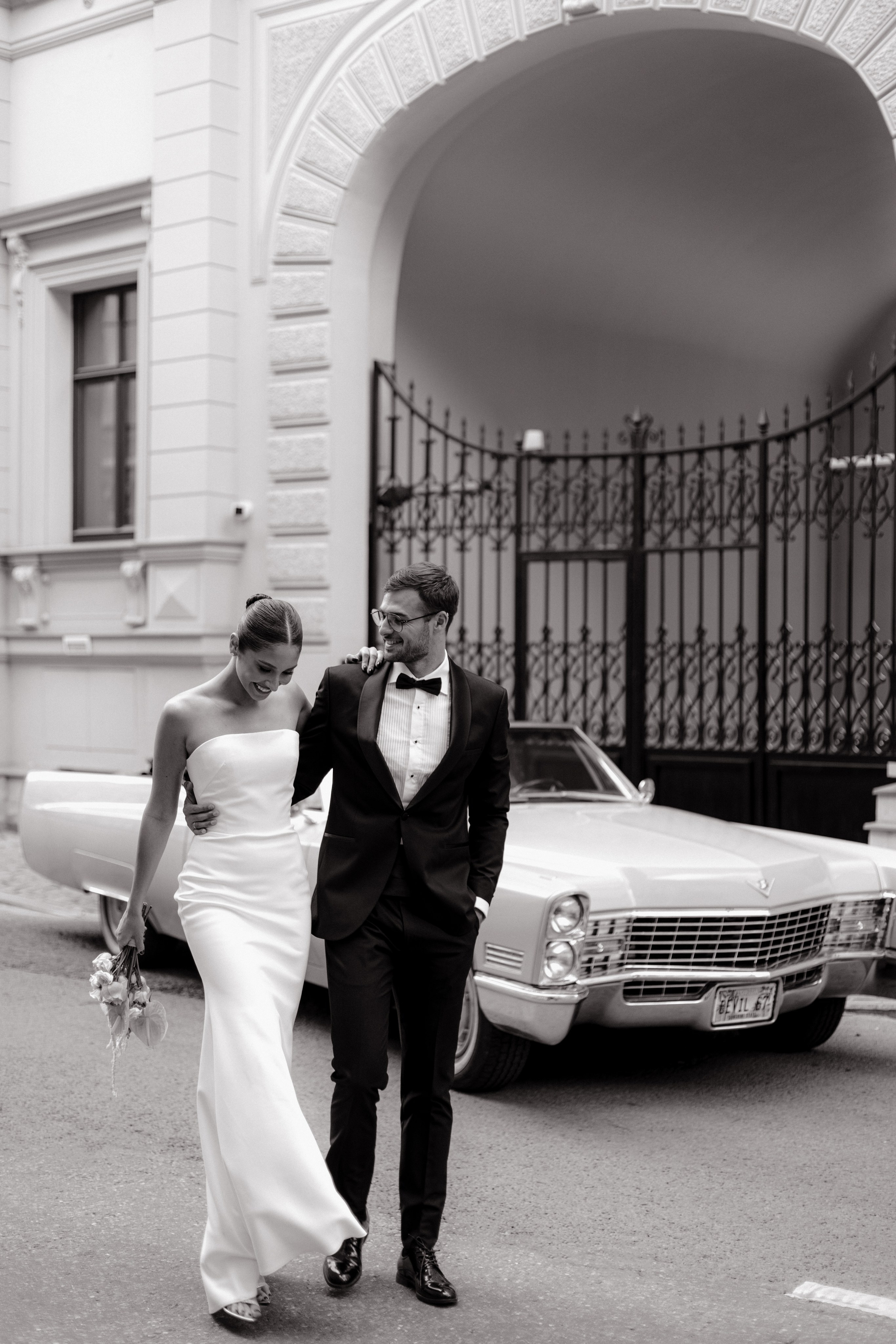Свадебный банкет в Москве. Свадебная площадка Москва. Фотограф Москва. Свадебный фотограф, свадебная фотосессия. Фотосессия с автомобилем. Ретро автомобиль на свадьбу. Свадебная фотосессия с машиной Москва. Автомобиль в аренду на свадьбу.