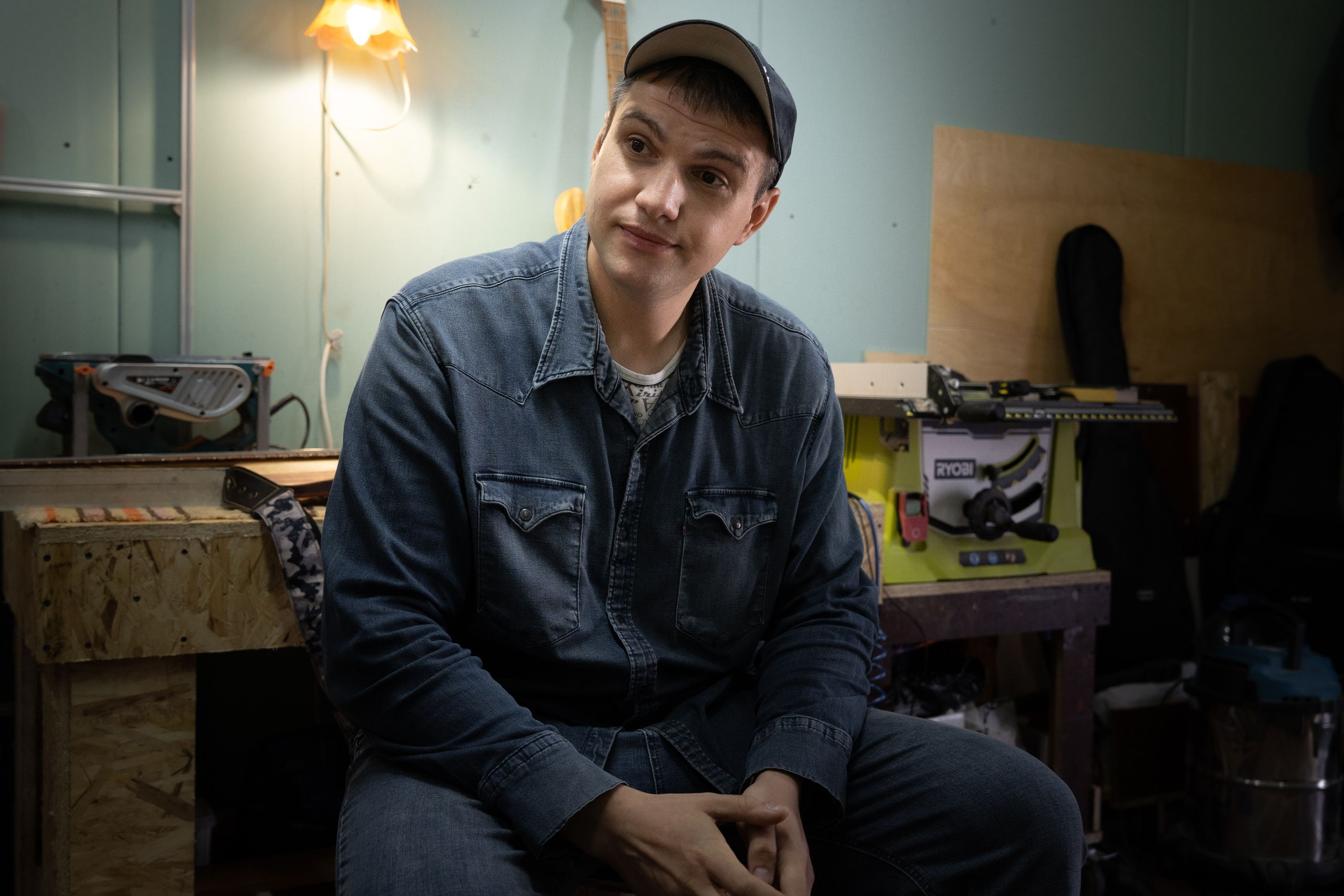 Владимир Иванов. Железнодорожник и гитарный мастер. Репортажный фотограф Наталья Лапцевич