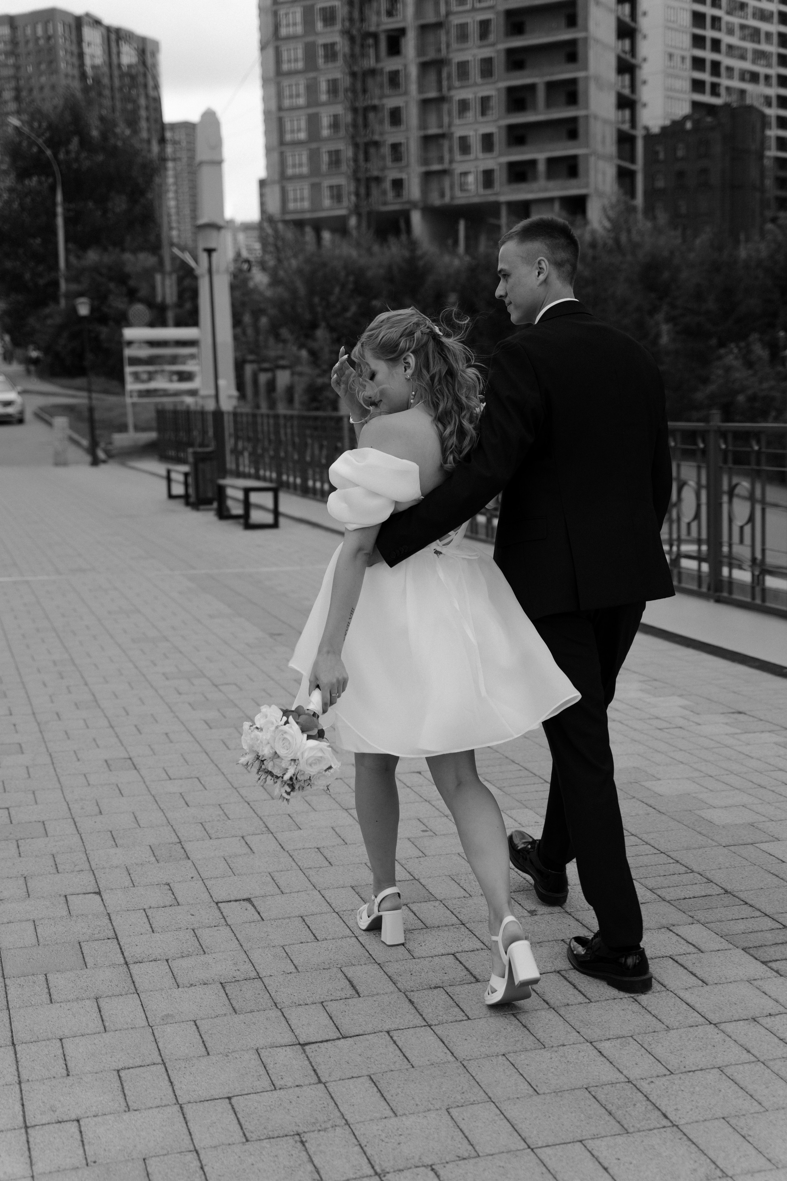 Мост Сибревкома в Новосибирске фотосессия свадебная