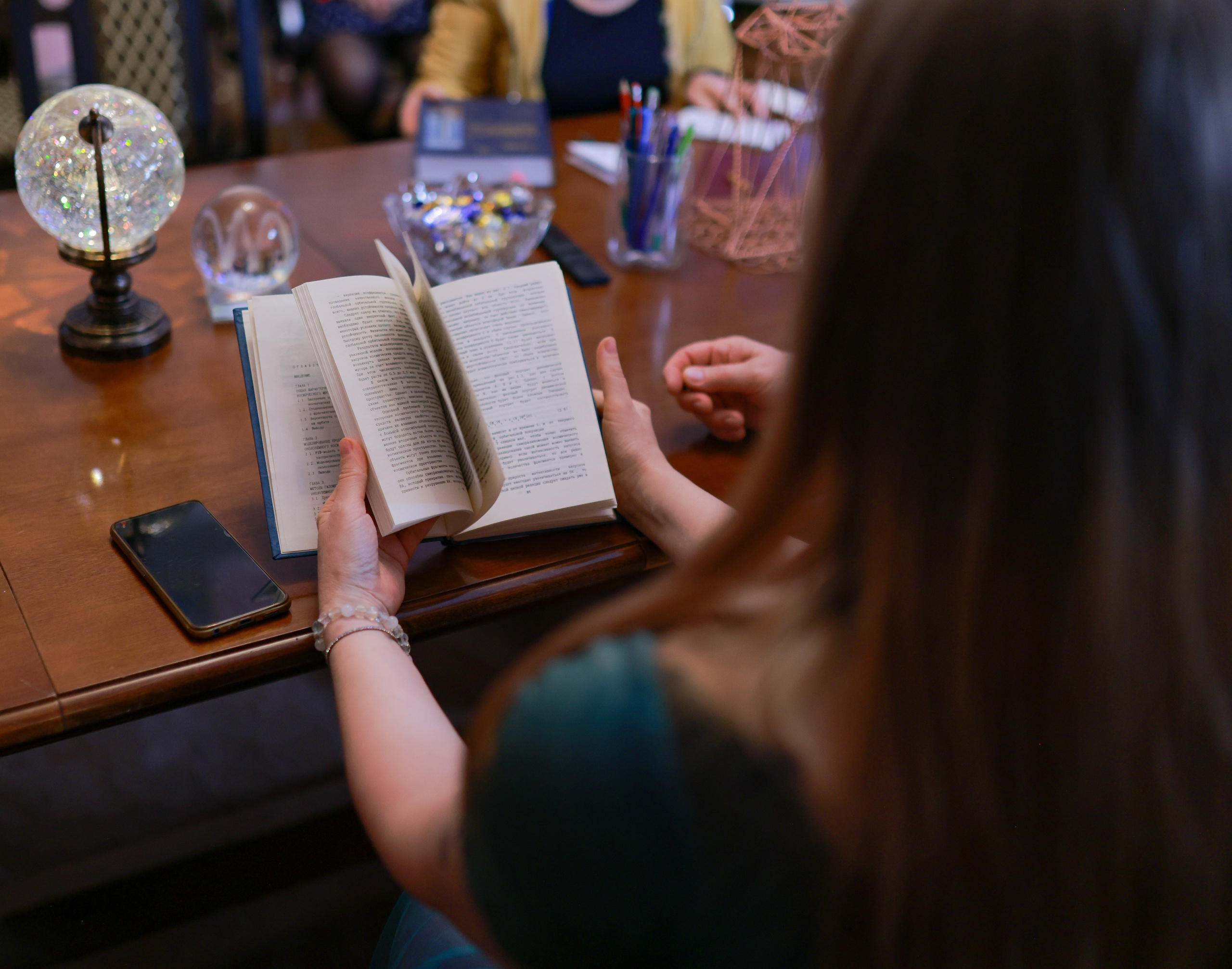 Встреча эзотериков и учёных. Фотограф репортажей и стритфотосессий в Москве Людмила Смирнова