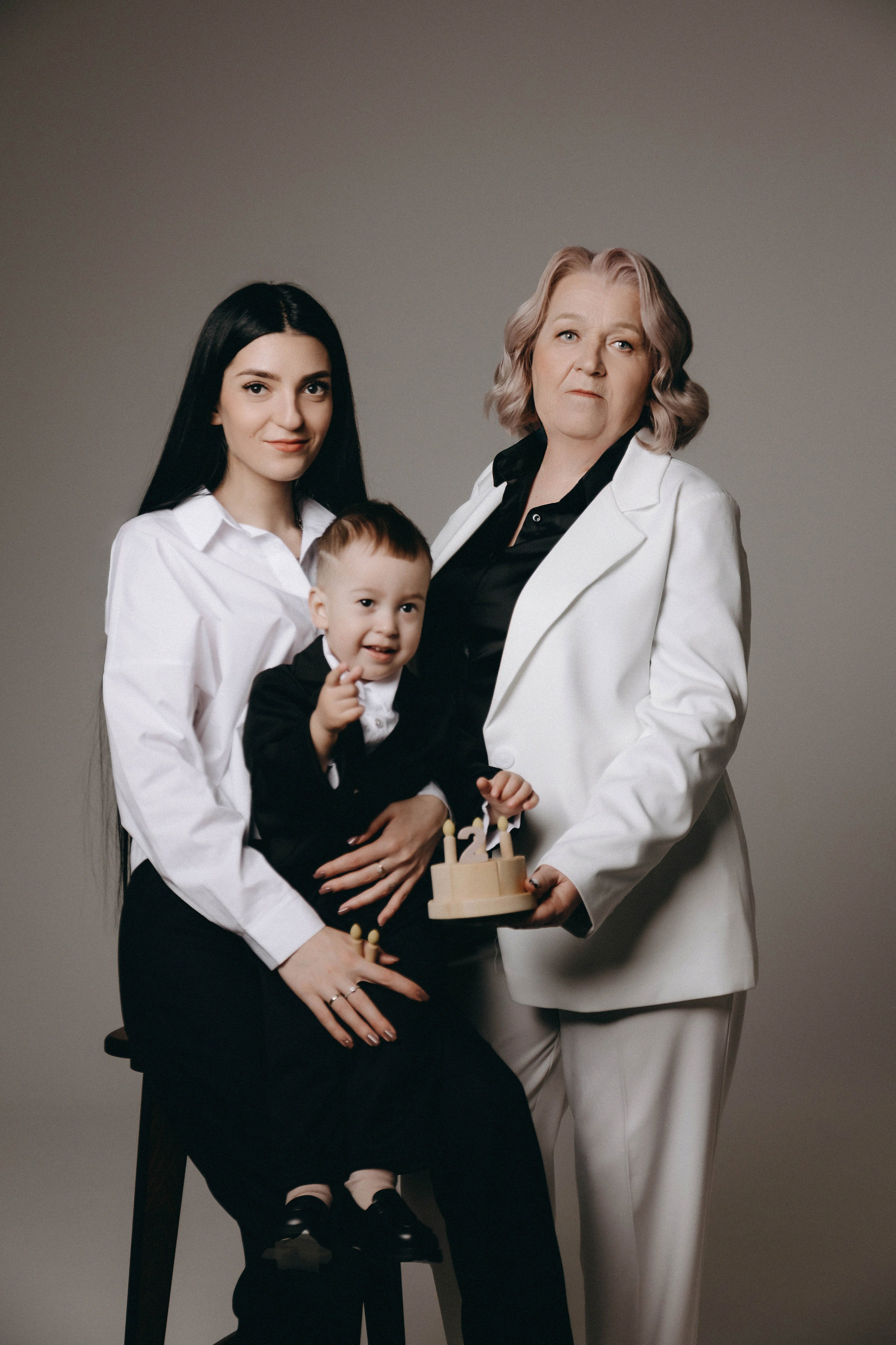 Эмиру 2 годика (на циклораме). Семейный фотограф Софи Симакова в Волгограде и Волжском