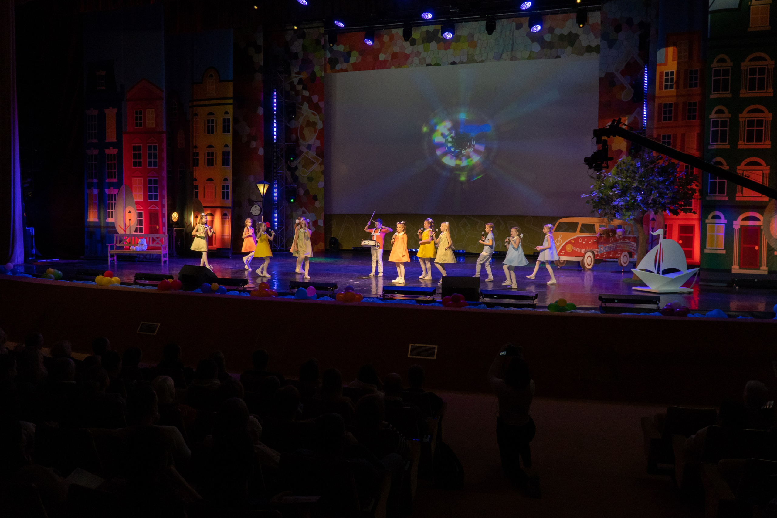 Съёмка концерта для Домисольки, большой концертный зал Космос. «Студия DRONAVT`s» — видеосъёмка и фотография г. Москва