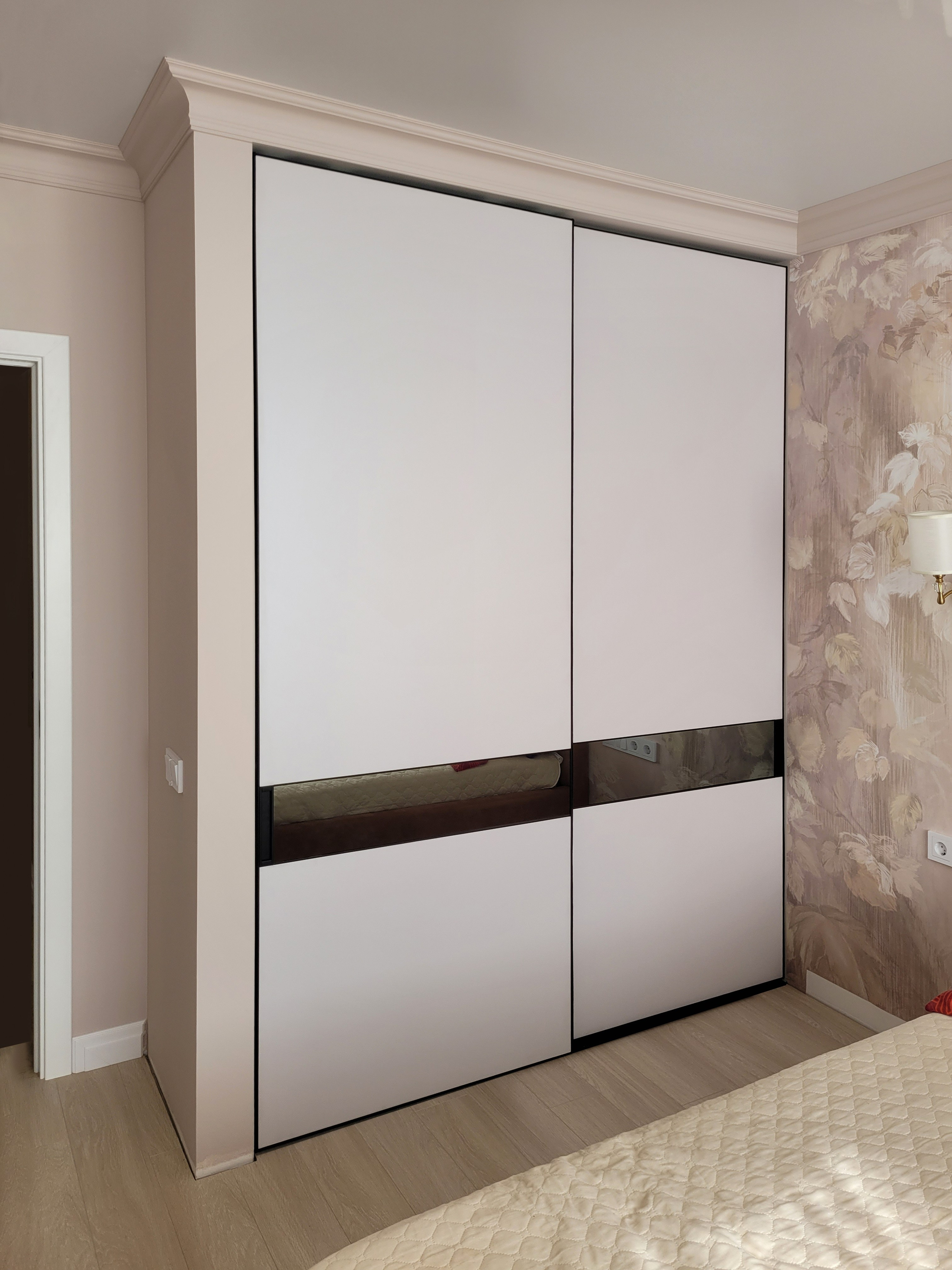 Шкафы, гардеробные и прихожие на заказ в Евпатории. Мебель на заказ в Евпатории