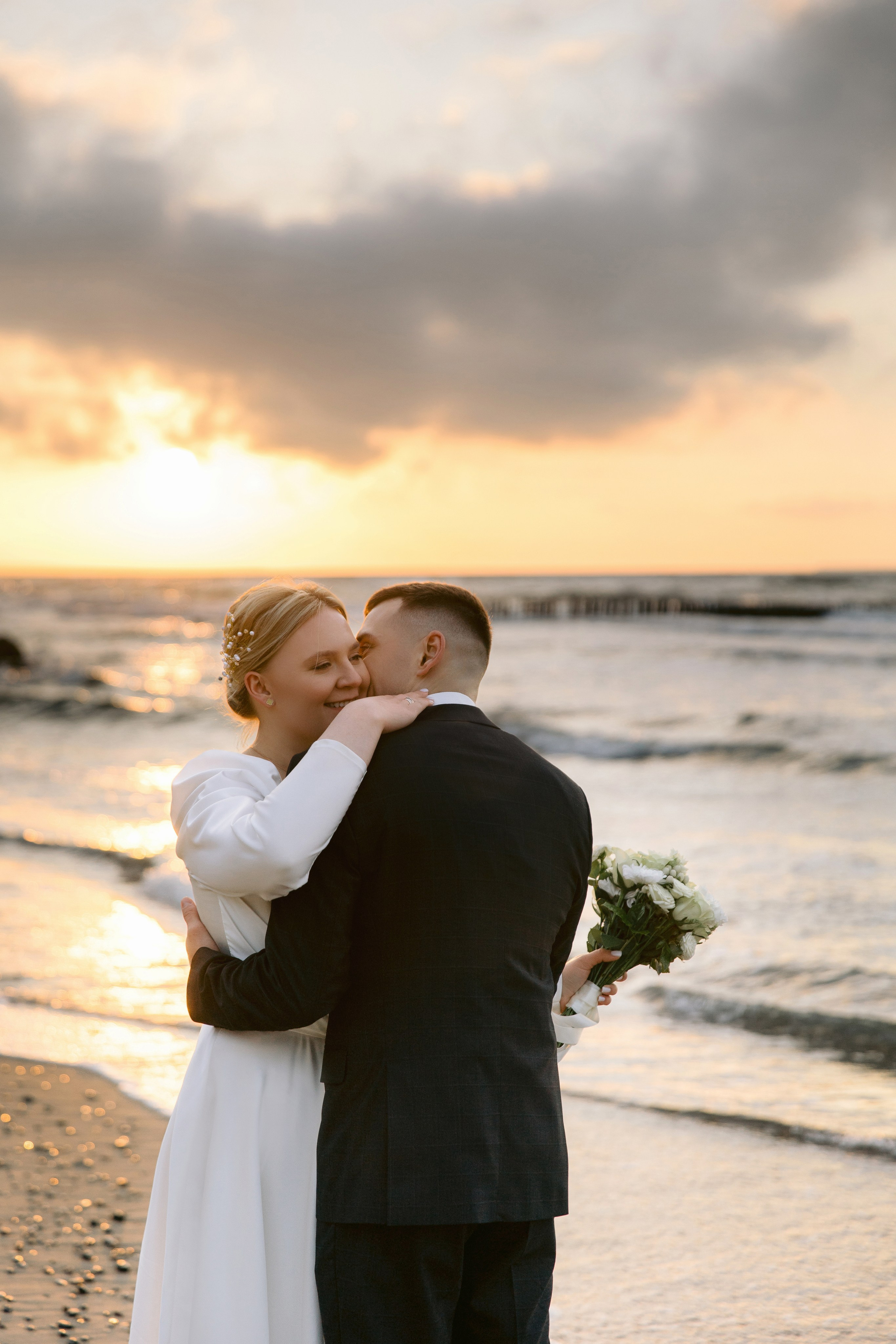 Свадебная фотосессия на закате на море. Свадебный фотограф в Калининграде Мария Ямышева