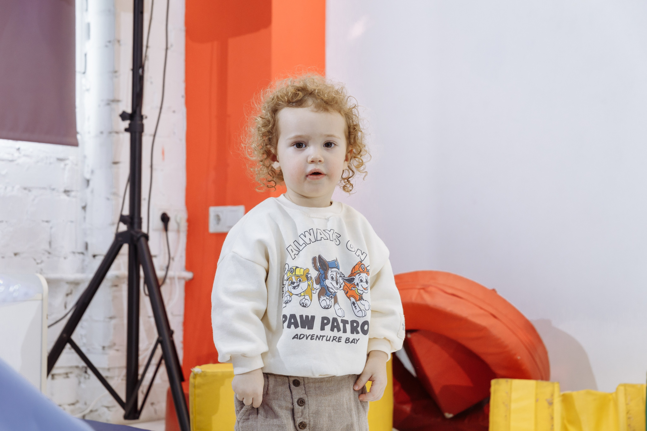 Олеся празднует свое 6 летие в компании Алисы, Чеширского кота и друзей. Событийный фотограф Максим Бескоровайновнов