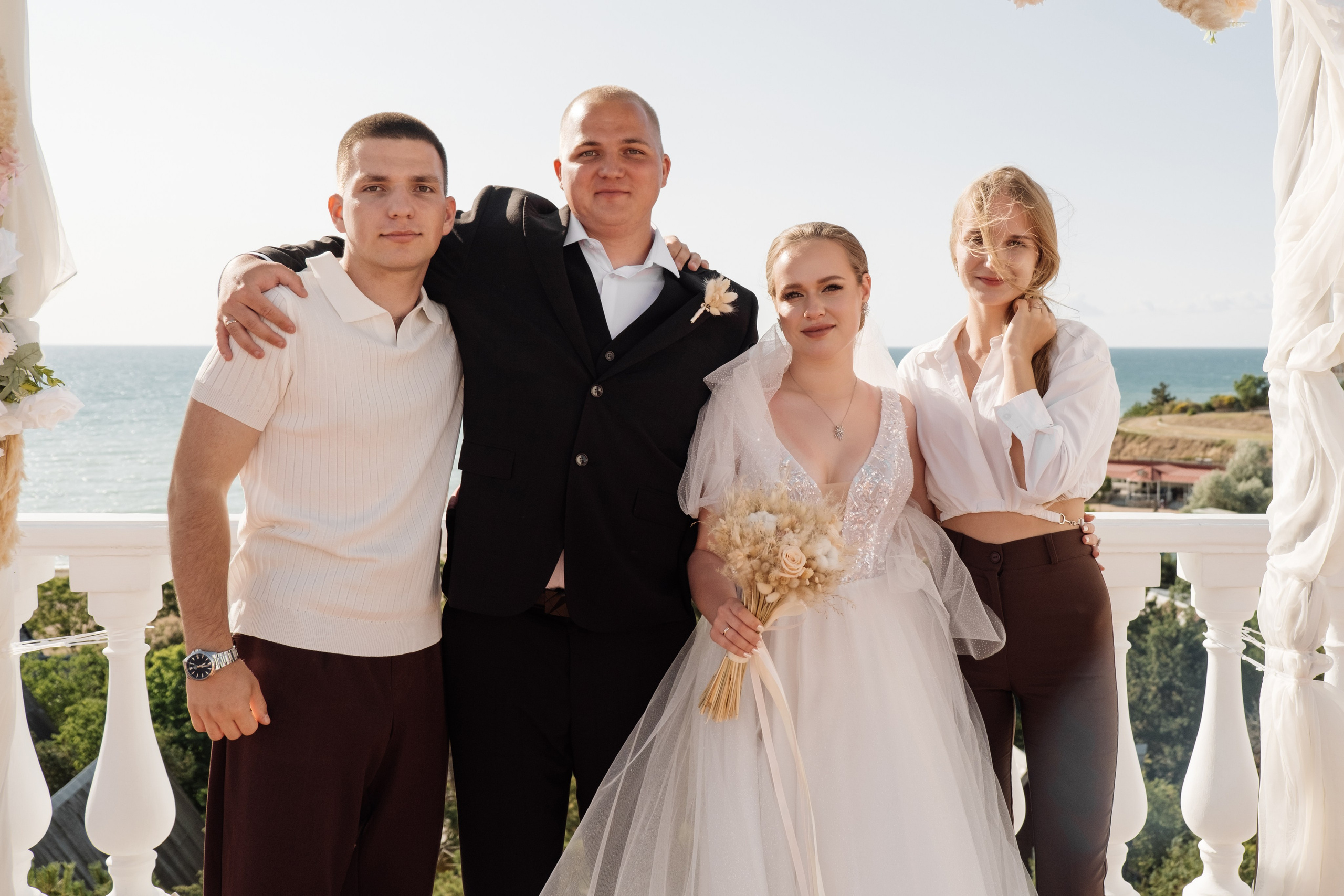 Свадебный ретопртаж. Профессиональная фотосъемка в Крыму. Натуральные эмоции и живые кадры. Забронируйте дату прямо сейчас!