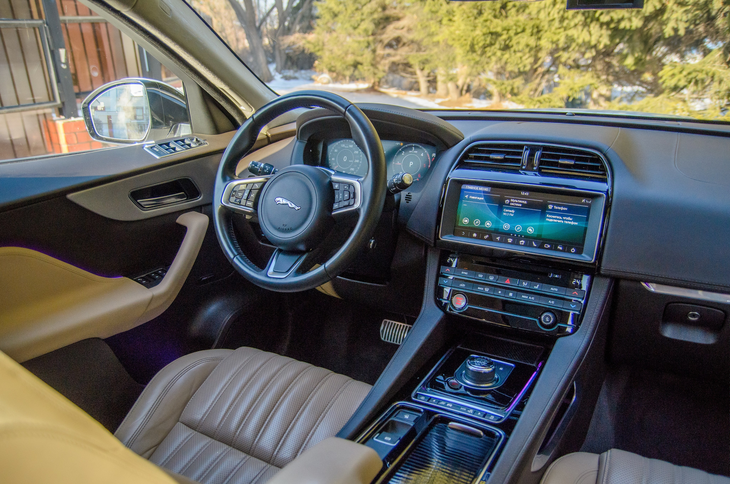 Фото для продажи авто Jaguar F-Pace 23'. Фотограф, видеограф и пилот дрона на Байкале