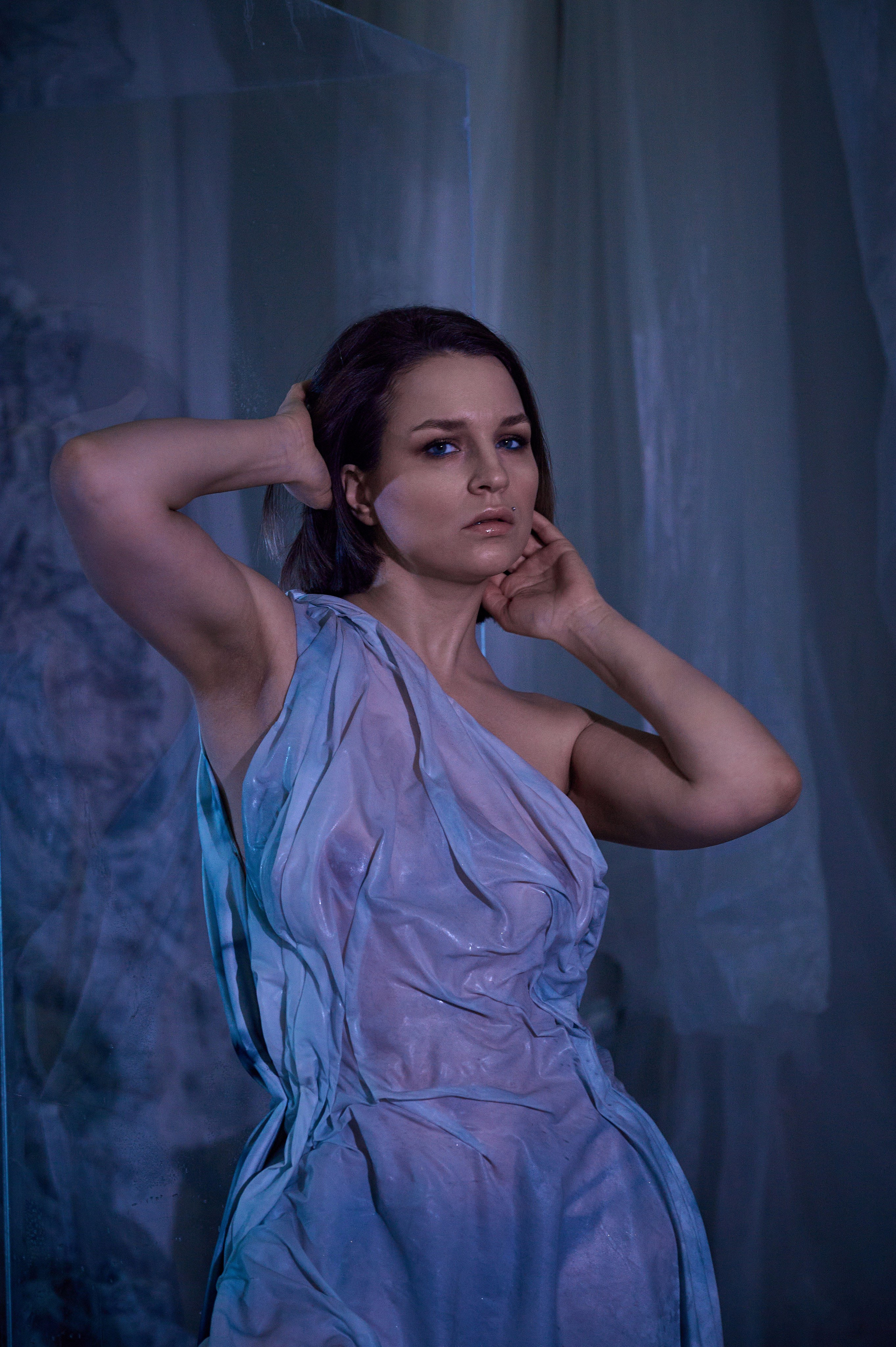 Фотосессия Ксении в декорациях «Лед» со стеклянным кубом