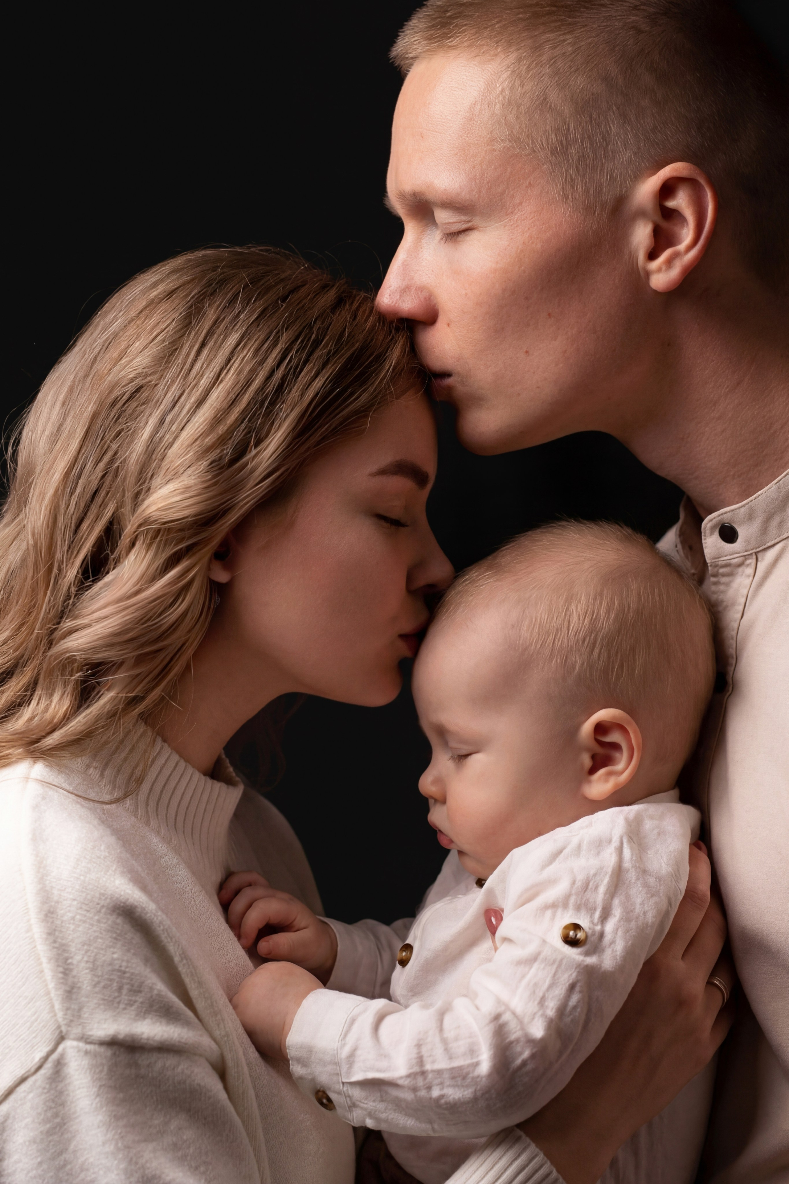 Семейная фотосессия в студии. Фотограф Ставрополь Пятигорск Елизавета Дарина