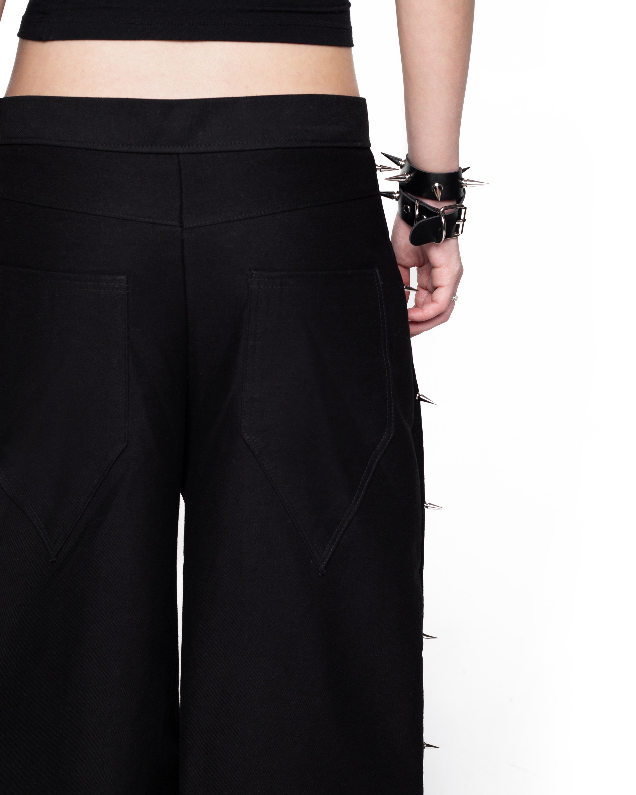 КАТАЛОГ | белый фон. RUNA production — стильные съемки для брендов