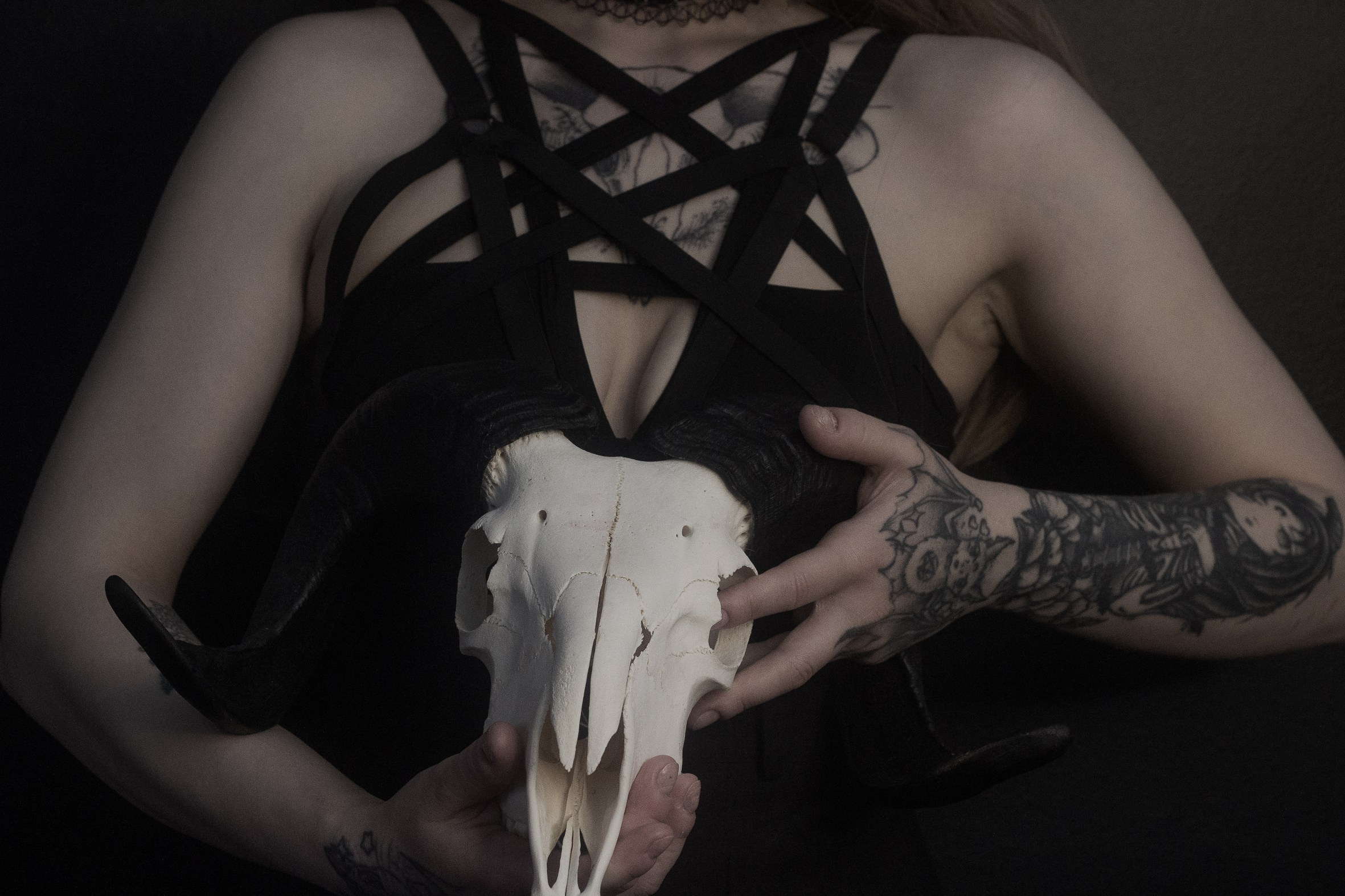 Милена, тату-мастер и художница. Контент-фотограф для творческих единиц и мастеров в Санкт-Петербурге