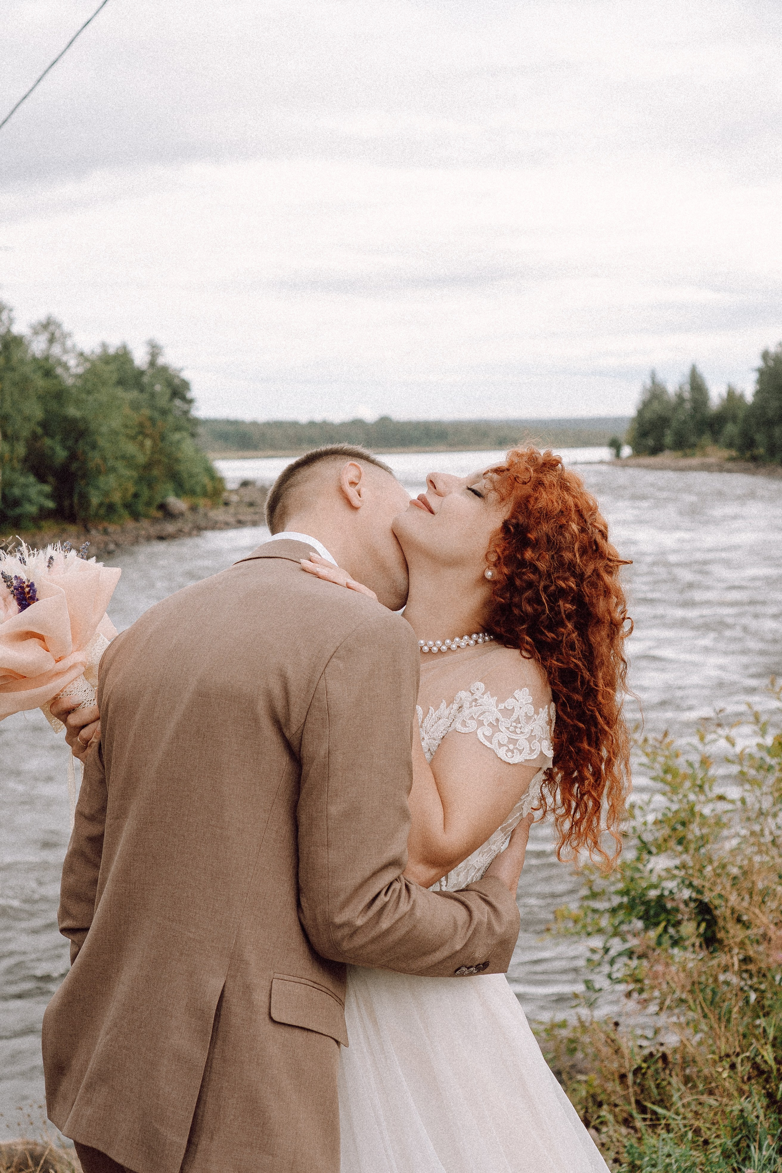 СВАДЕБНАЯ ФОТОСЕССИИЯ ПАРЫ В ГОРОДЕ ПРИОЗЕРСК В СОСНОВОМ ЛЕСУ И С ПИКАПОМ. Профессиональный фотограф, Санкт-Петербург — Виктория Богомолова