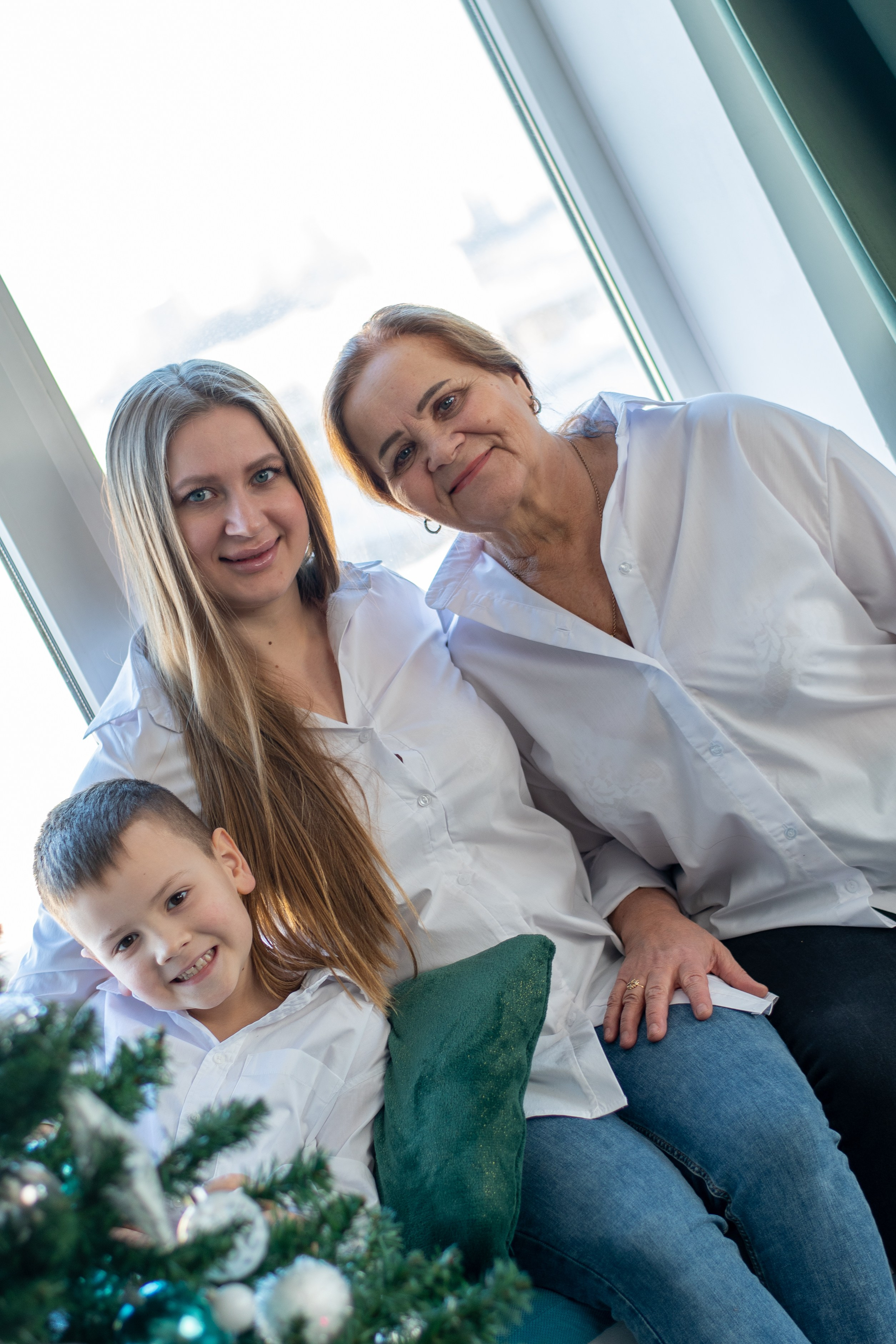 Оксана с семьей. Студийная съемка. Екатерина Бикбаева фотограф, видеограф, медиа-продюсер