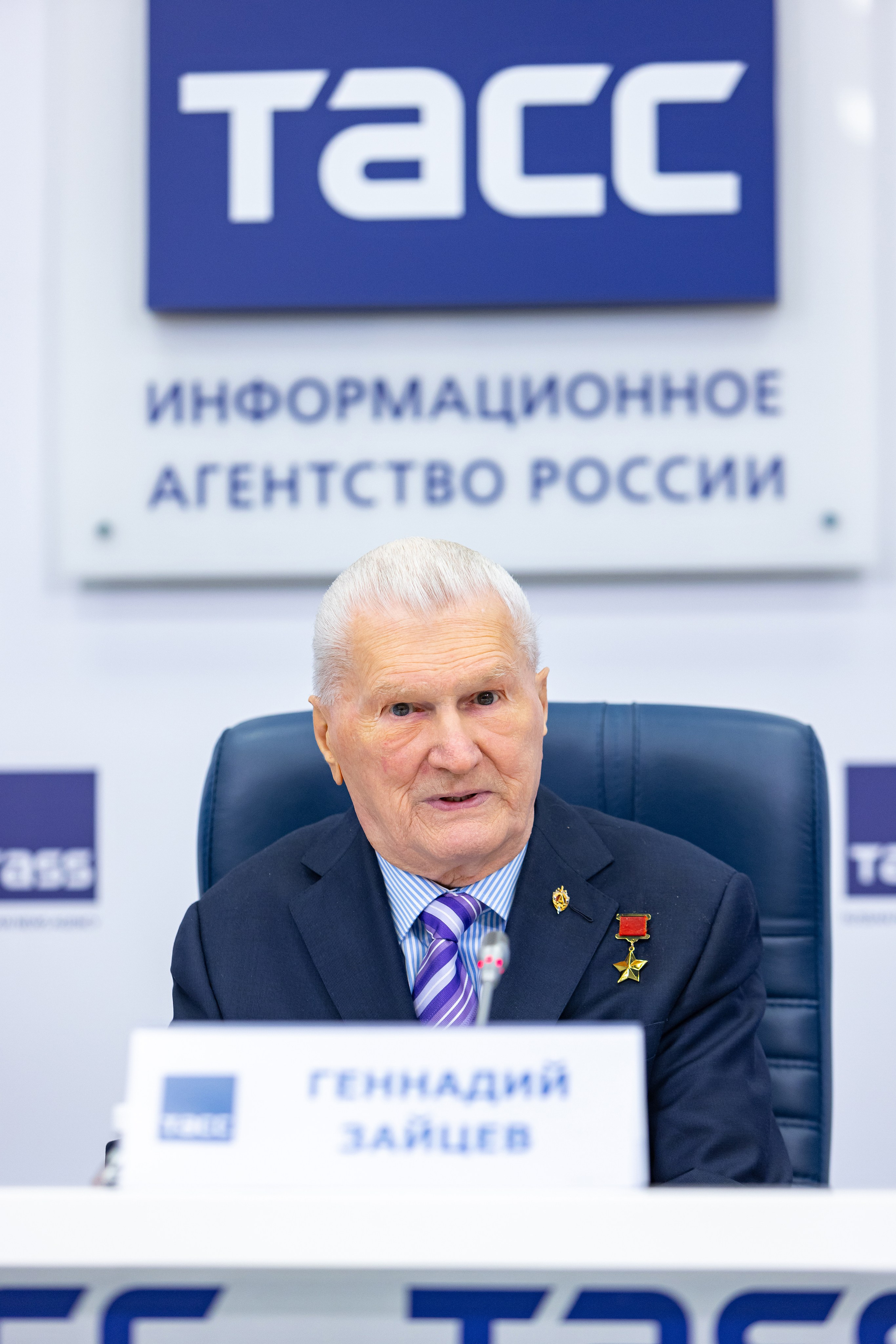 ГРУППА «АЛЬФА». ПЕРВЫЕ ПОЛВЕКА. Пресс-конференция в стенах ТАСС. Фотостудия в Москве LUXARTPHOTO