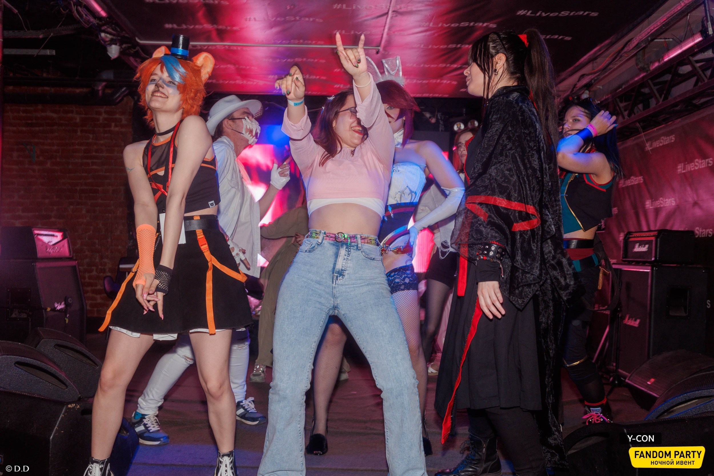 Fandom Party 18+ в Live Star Club 2025. Различные мероприятия и просто фотографии людей