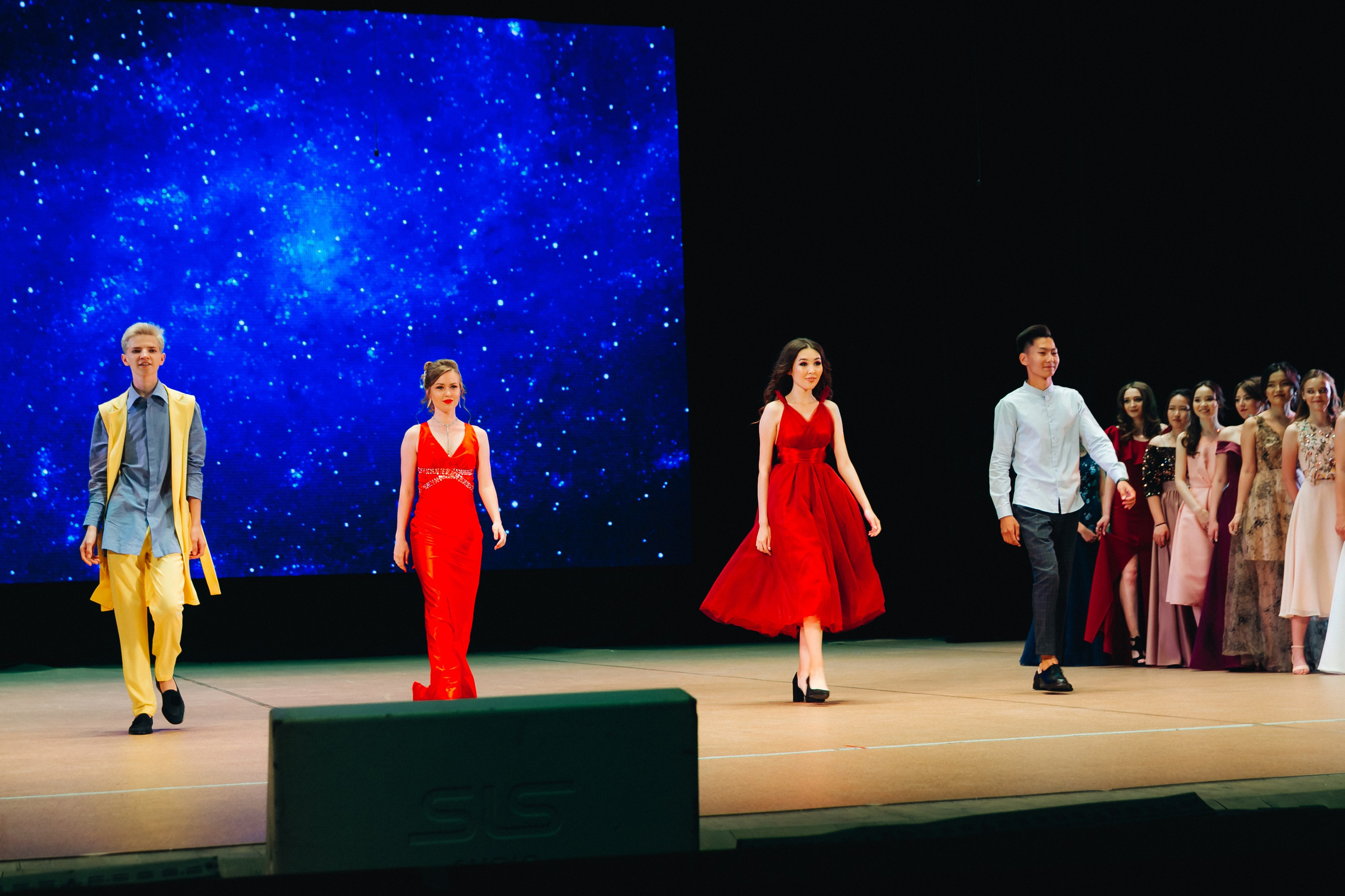 Вручение аттестатов 14 Гимназия. Свадебный и семейный фотограф в Улан-Удэ