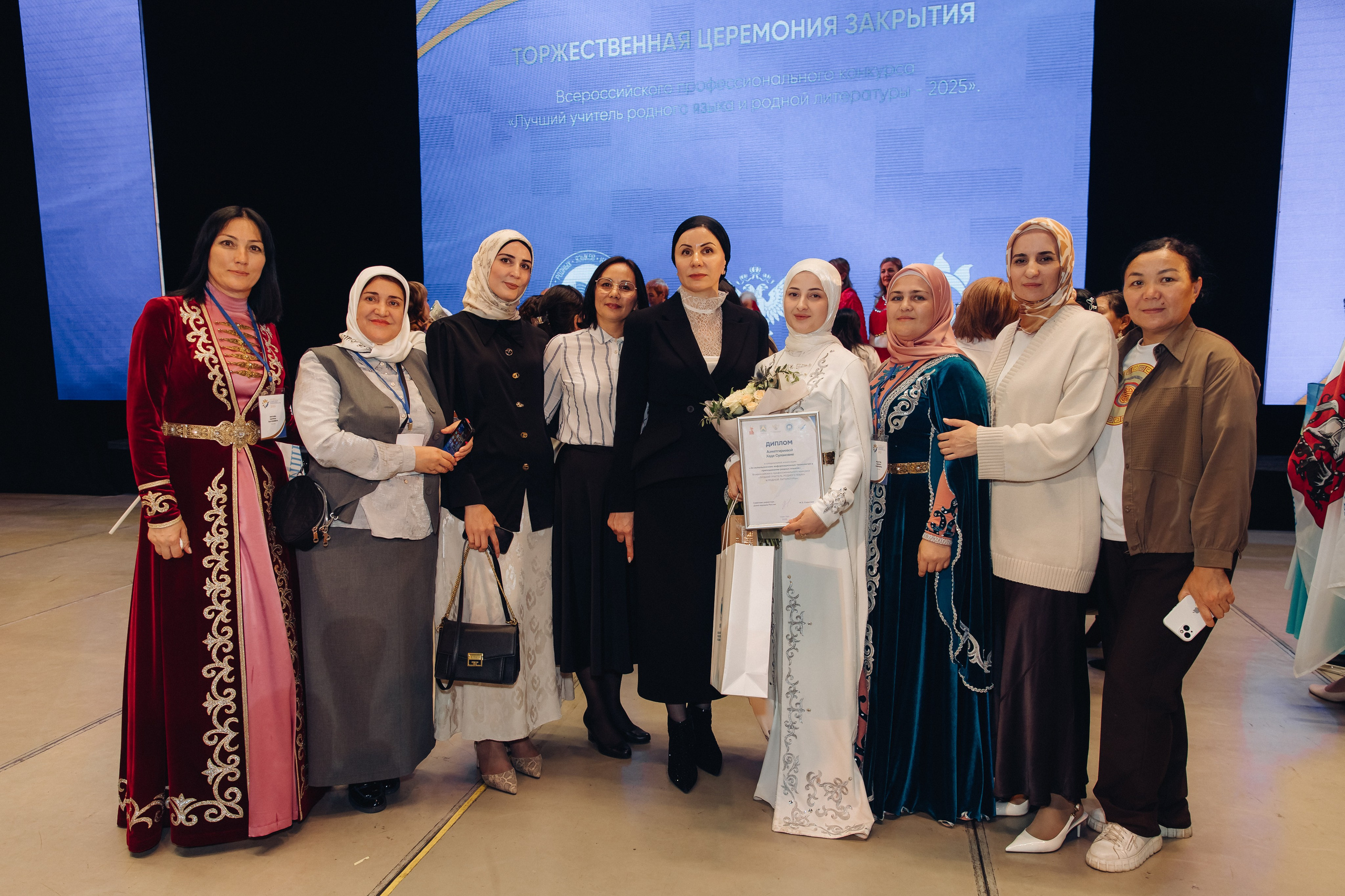 Лучший учитель родного языка и литературы 2025. Свадебный и семейный фотограф в Улан-Удэ