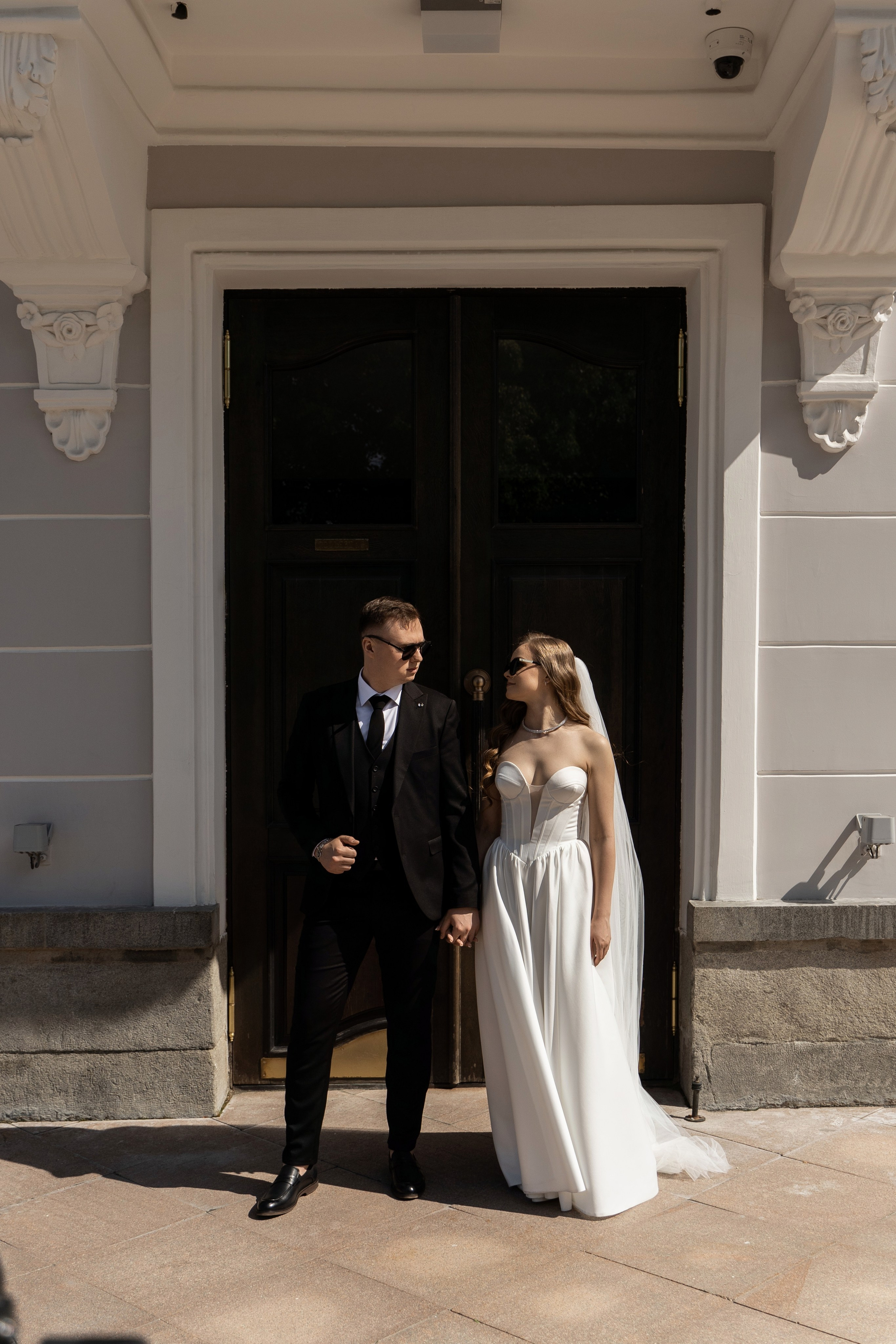 Свадебная фотосессия в Екатеринбурге, фотосессия у Оперного театра, сборы в отеле. Фотограф Татьяна Мамонтова