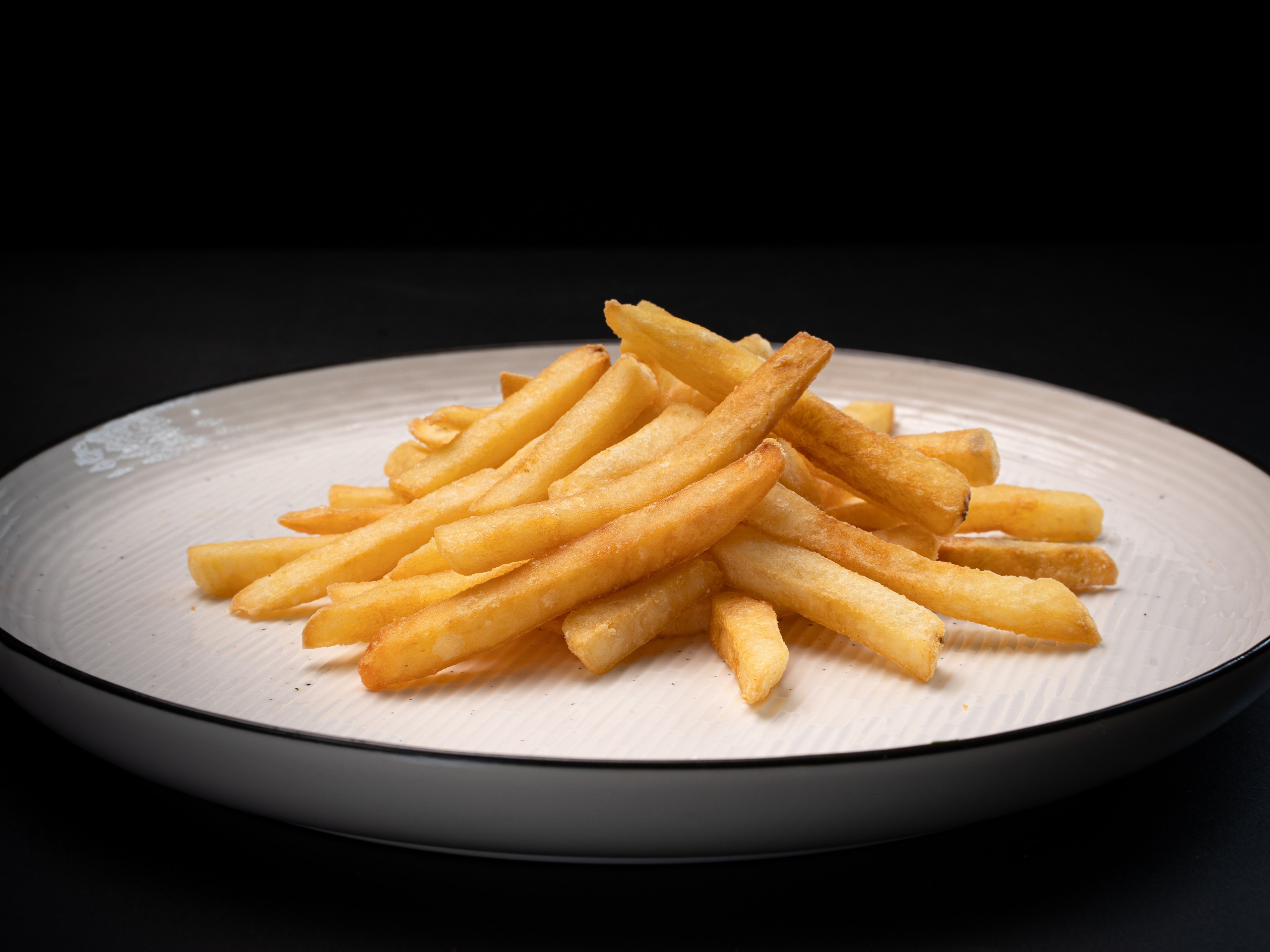 Картошка фри на фуд съемке для меню бара