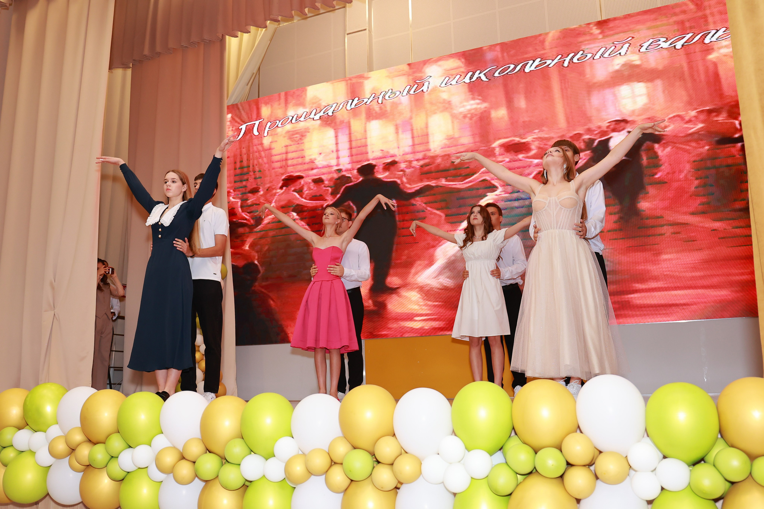 Вручение аттестатов Гимназия 87. Детский семейный фотограф Краснодар