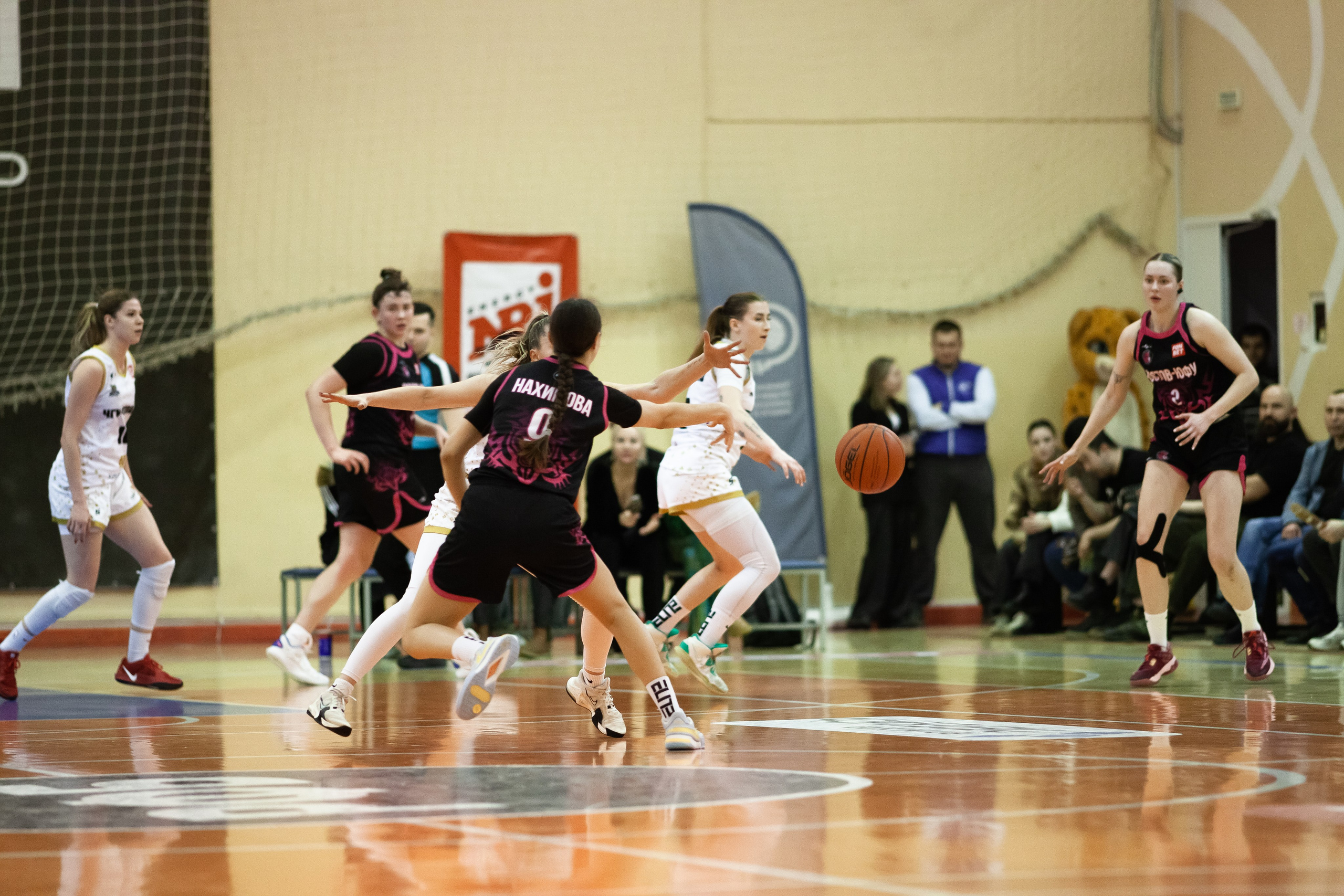 ЧГУ-Атланта — Ростов-ЮФУ / 1 игра. Фотография