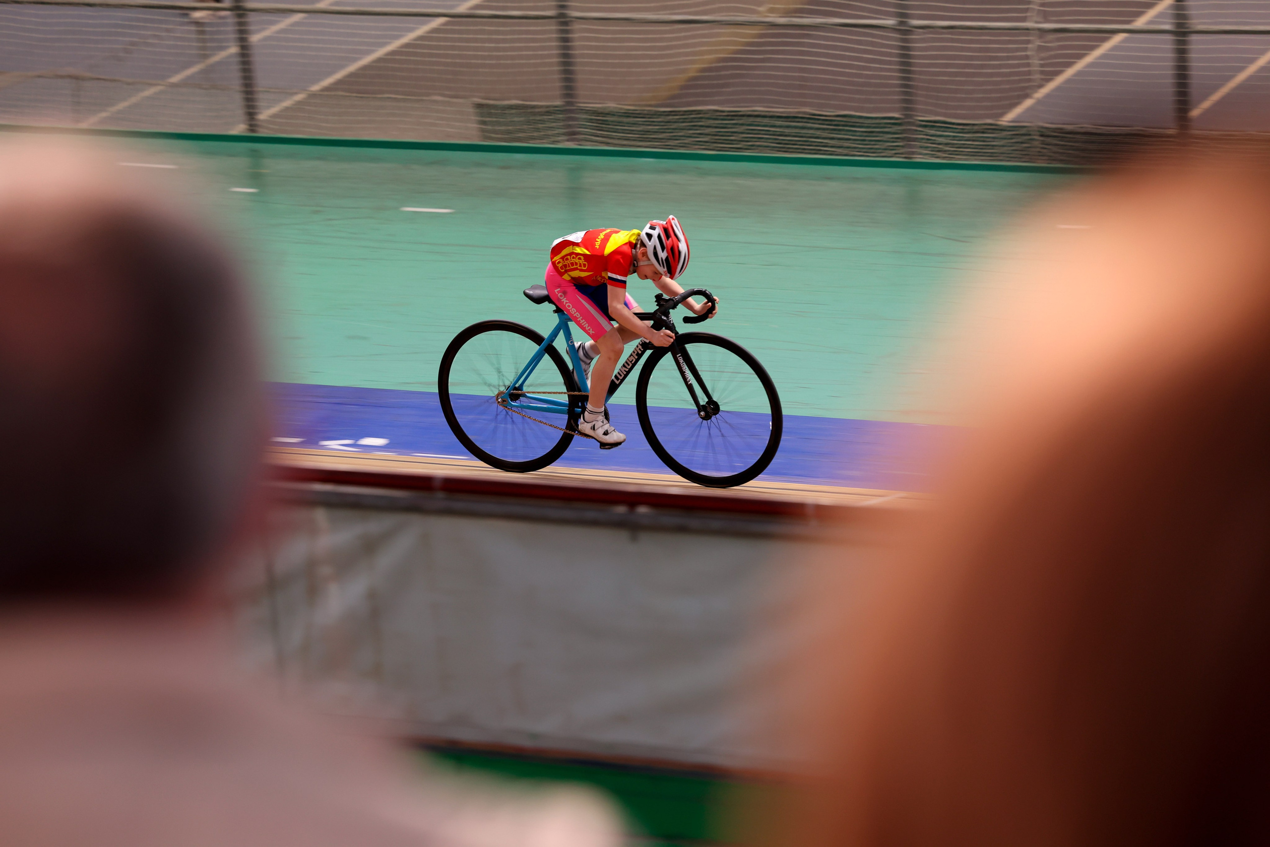 Пятый этап Региональных соревнований по велоспорту на треке (Гит, Скретч) 15.03.2025. Спортивный и репортажный фотограф Антон Тереханов