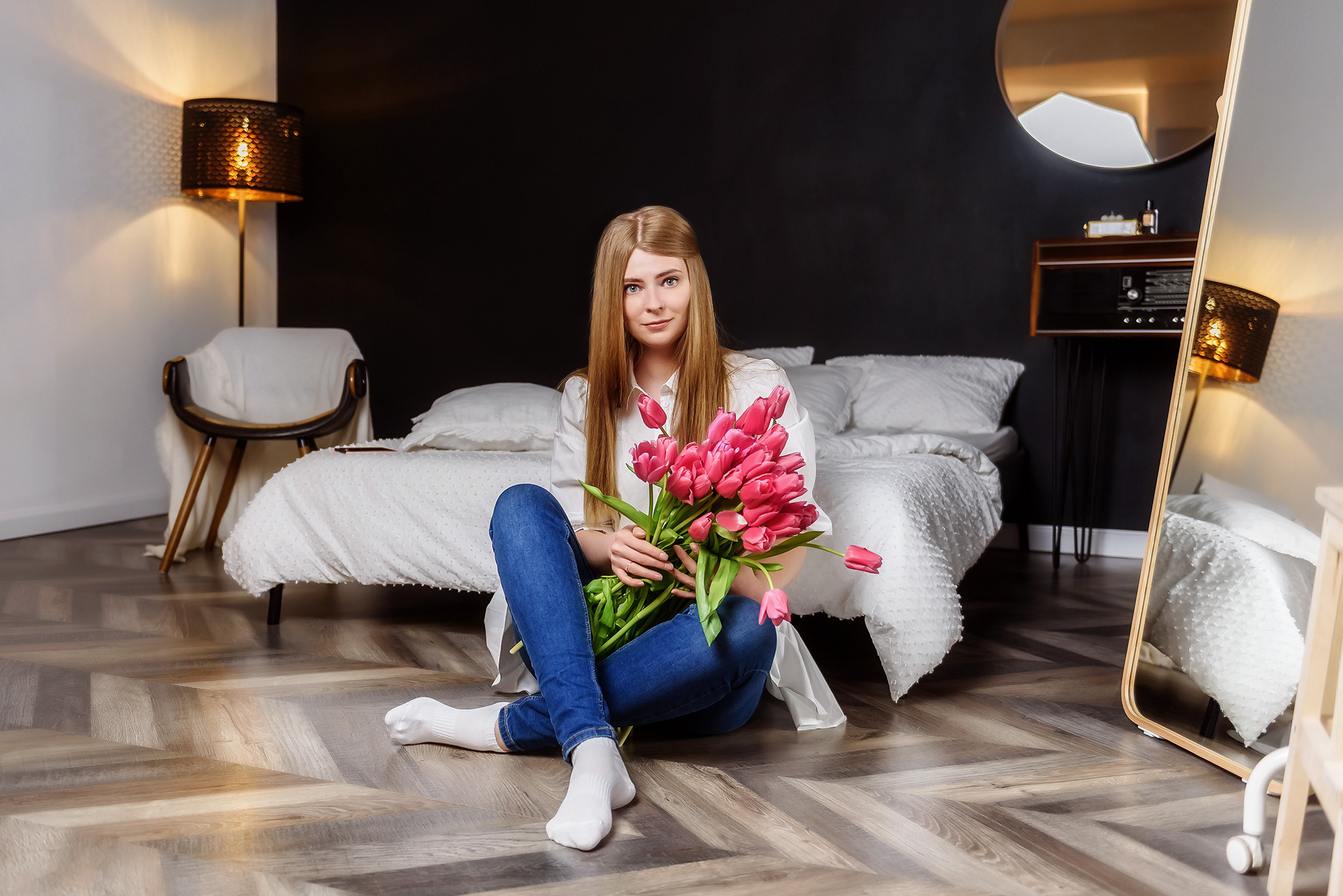 Студийная фотосессия девушки с тюльпанами, фотосессия Брянск