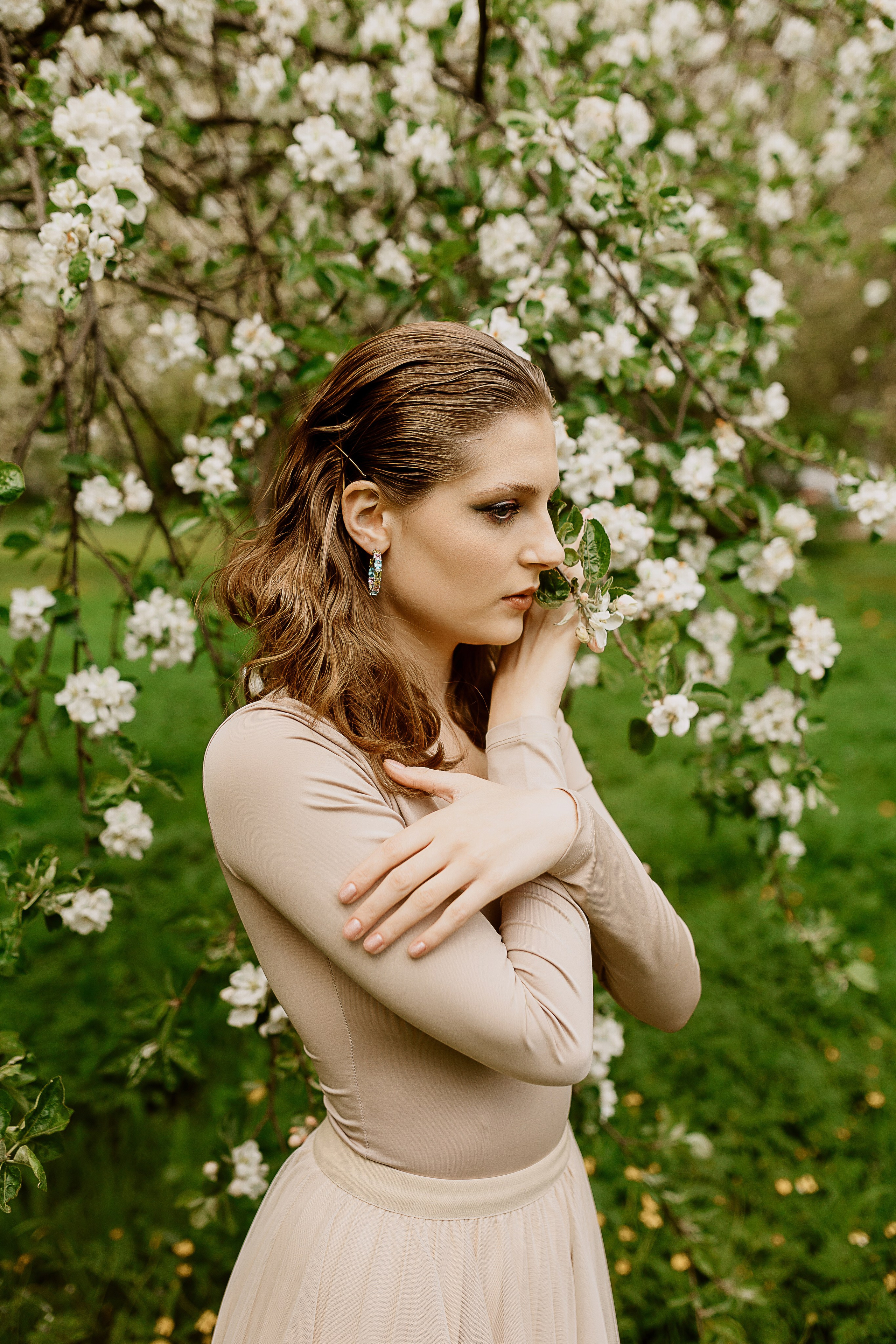 Женская фотосессия в цветущем саду. Семейный и женский фотограф в Москве Надежда Воробьева