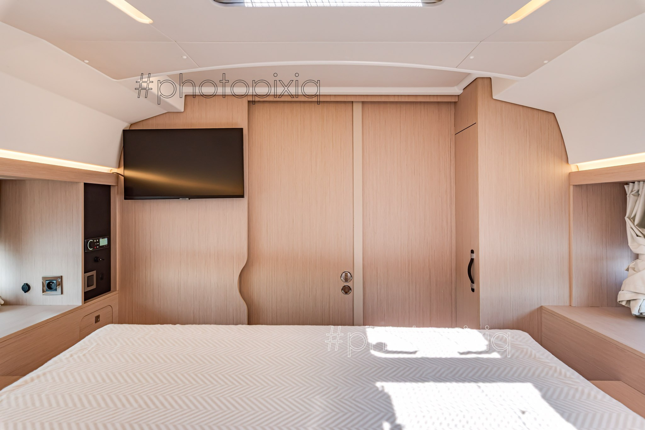 Фотосъёмка яхты Jeanneau NC 33 для брокера. Интерьерная съёмка и виртуальные туры — Интерьерный фотограф Кузнецов Сергей (photopixiq)