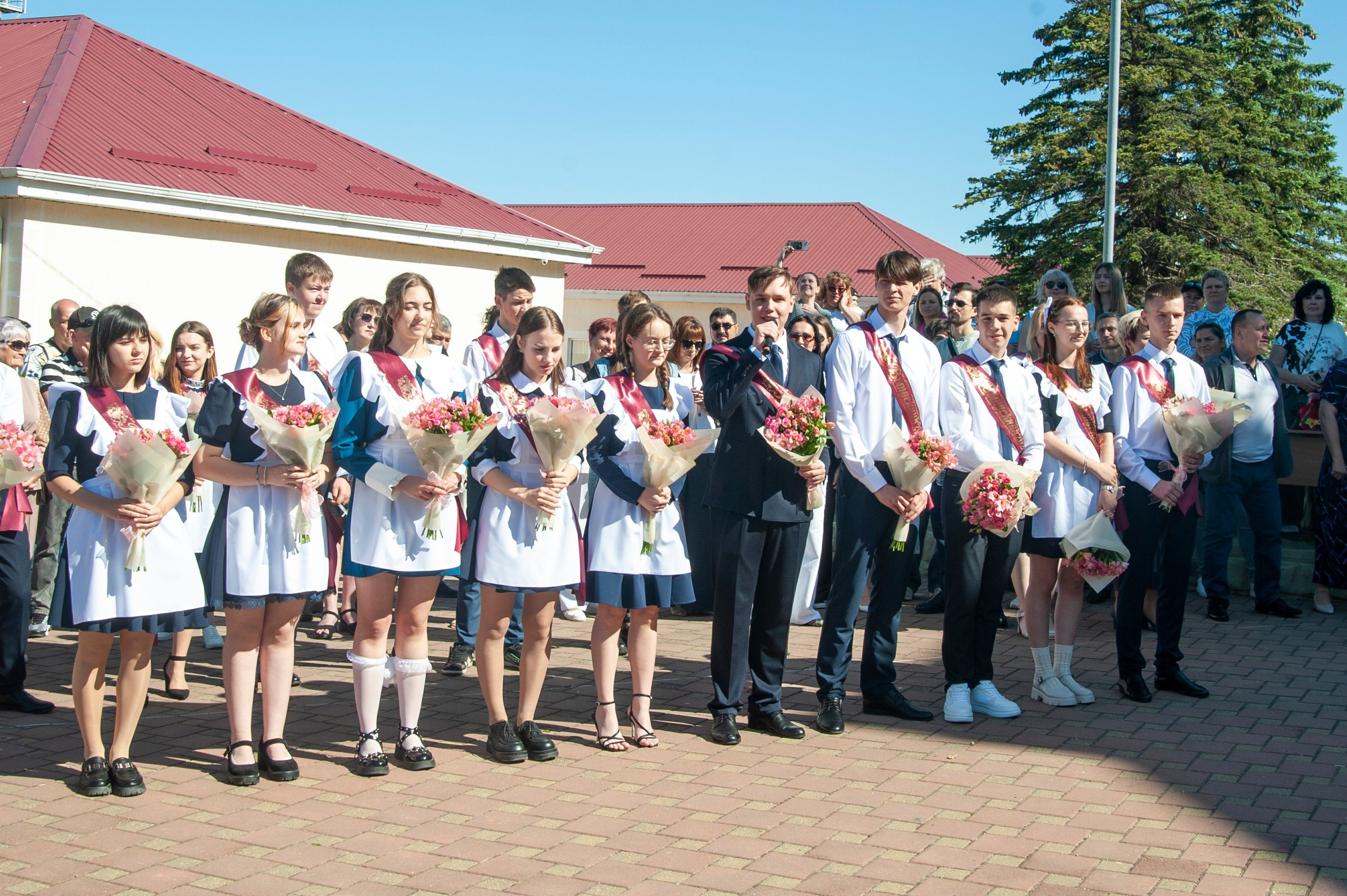 Последний Звонок МАОУ СОШ № 17 им. Эдуарда Есаяна — Архипо-Осиповка. Свадебный и семейный фотограф Денис Лукьянов в Краснодаре, Краснодарском крае и Республике Крым