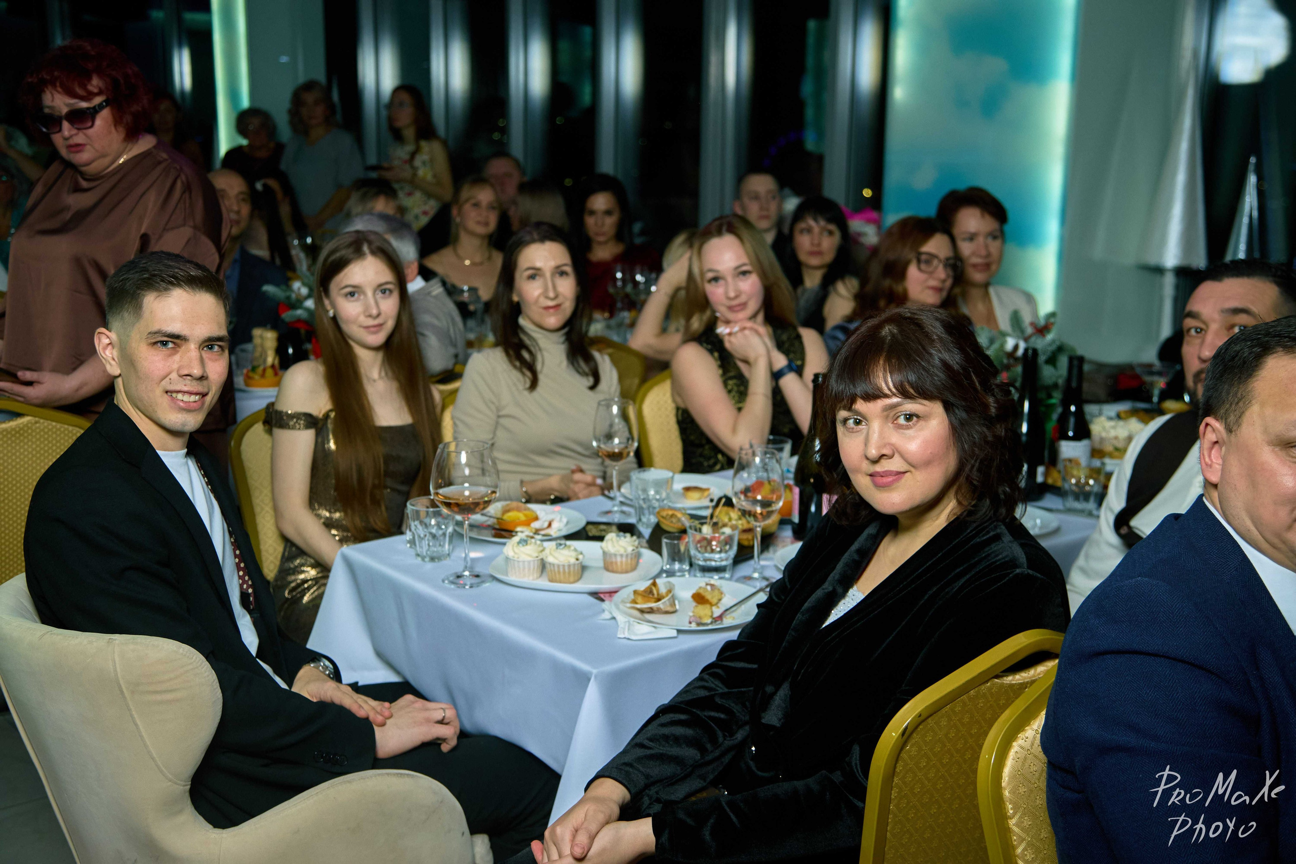 Зал КРАСА МАСС-МЕДИА ЧУВАШИИ. Владимир Суздалов (ProMaXe) — Портретный фотограф, тематические фотосессии в Чебоксарах