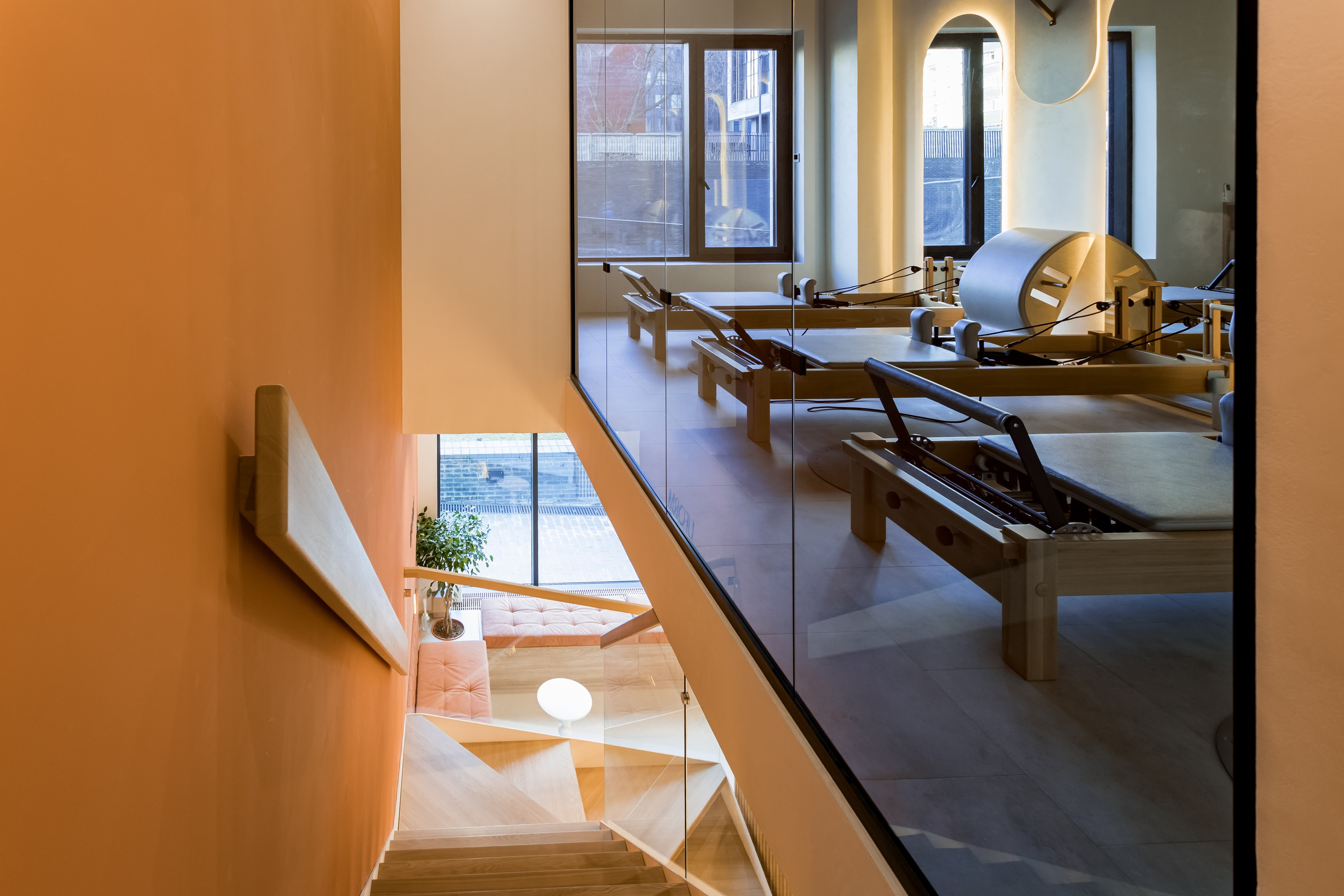 Фотосъемка для студии йоги Uform. Интерьеры, Контент, Портреты | Фотограф в Москве Дани Терно