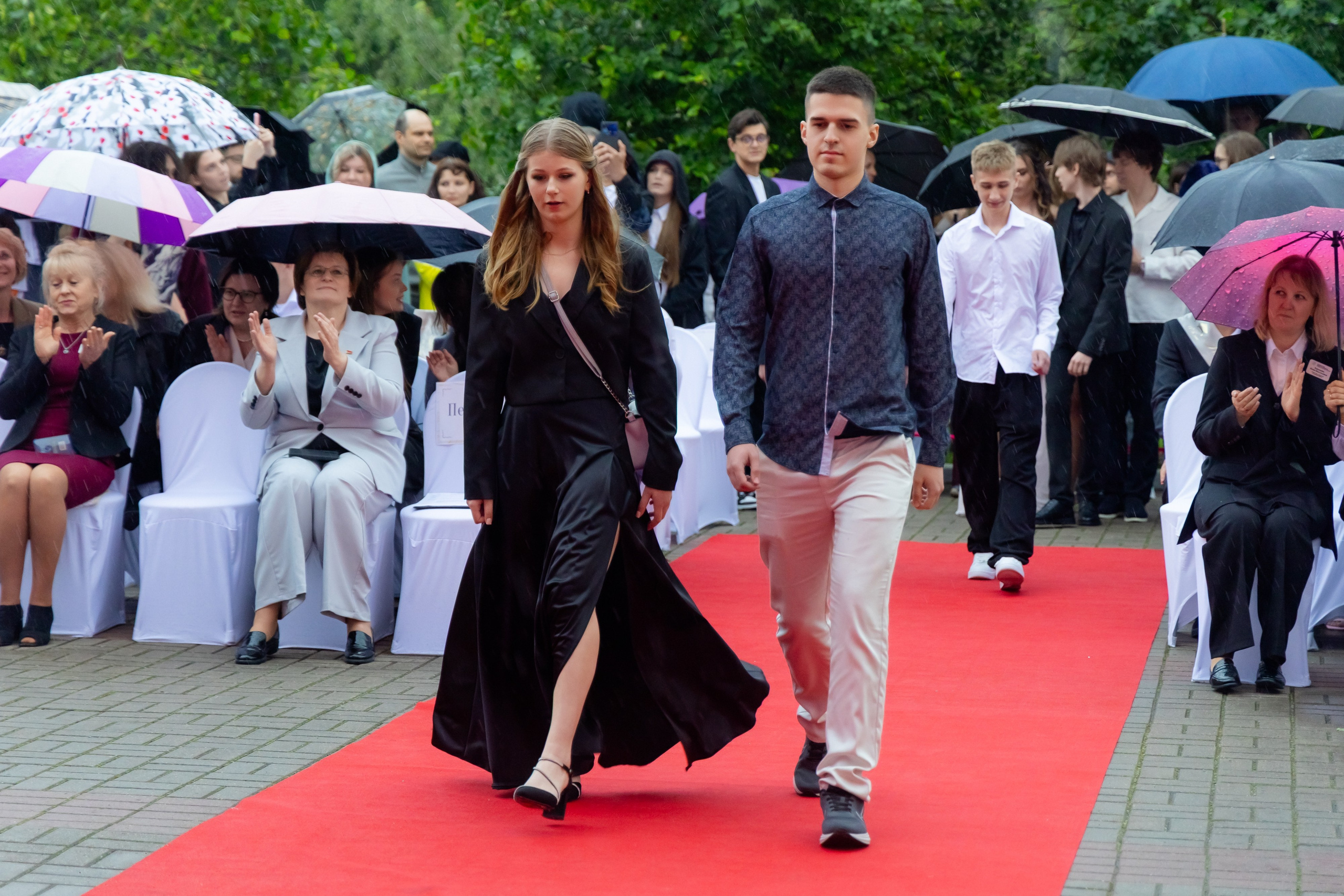 Школьный выпускной 2025 год в Минске, Беларуси. Свадебный фотограф в Минске/Беларуси Сергей Спиридонов