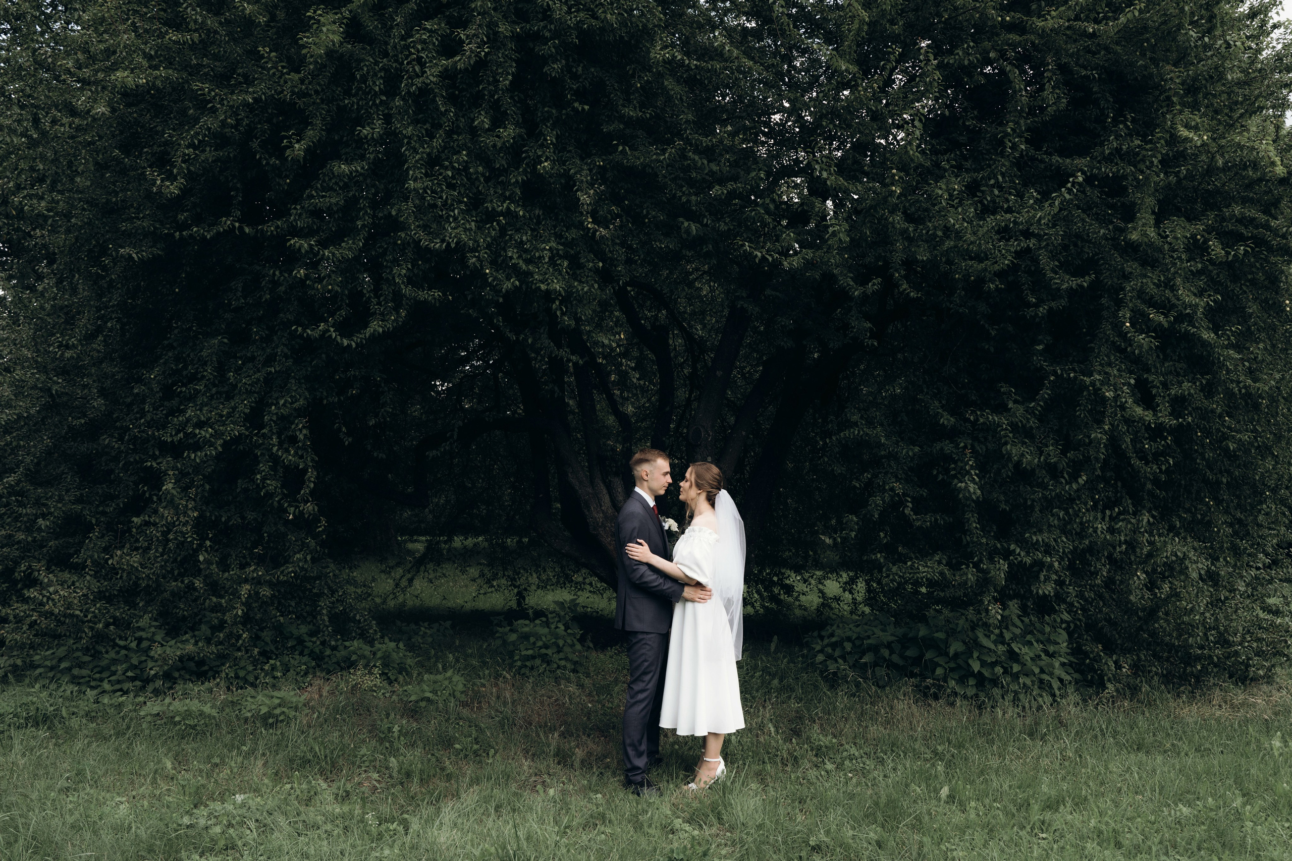 Свадебная прогулка в Лошицком парке. Ваш семейный фотограф в Минске — Вика Трегубова