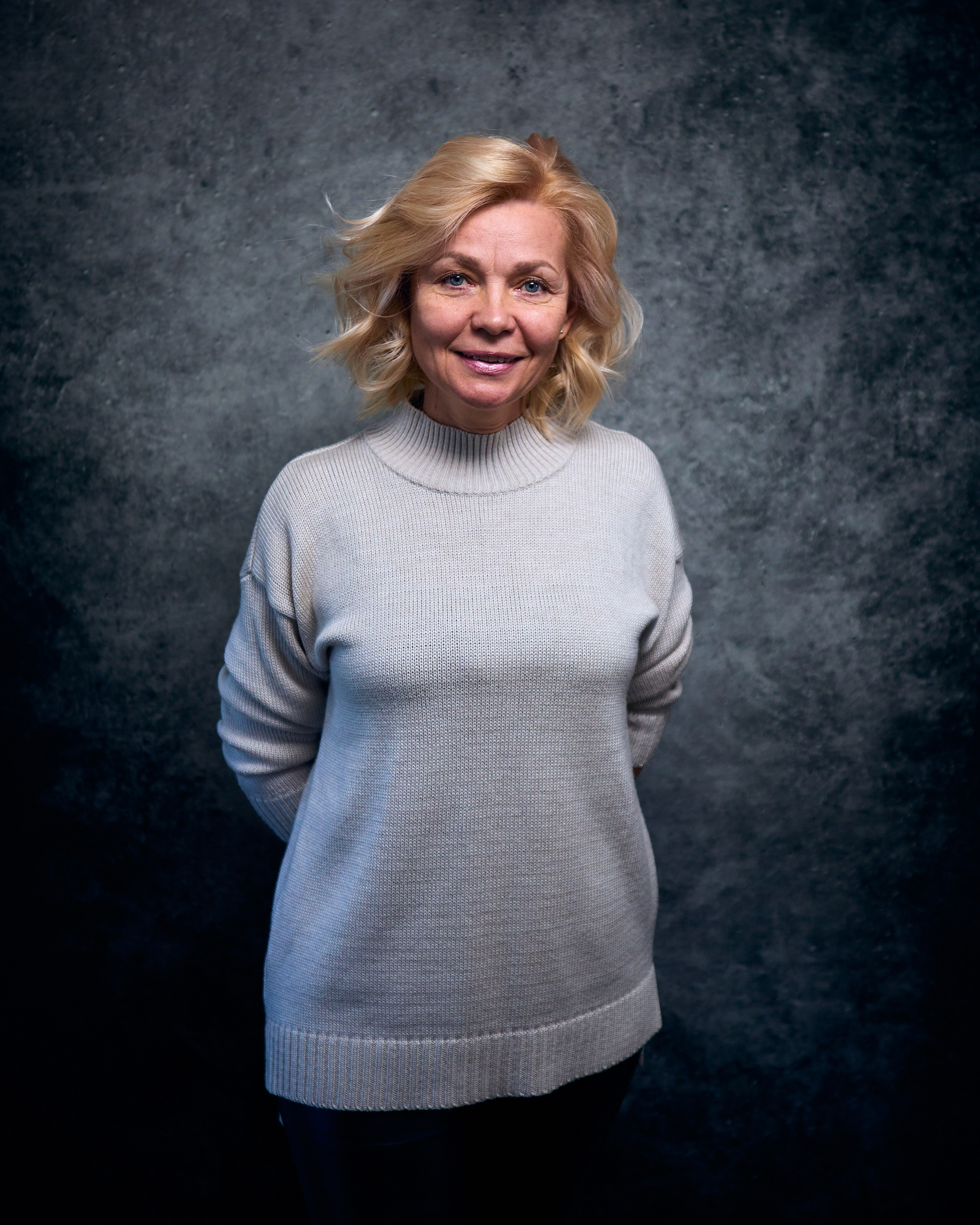 Все виды и любой сложности: Стрижки, Колористика, Укладки, Вечерние прически. DMITRY MOISEENKO — фотограф, художник, топ-стилист