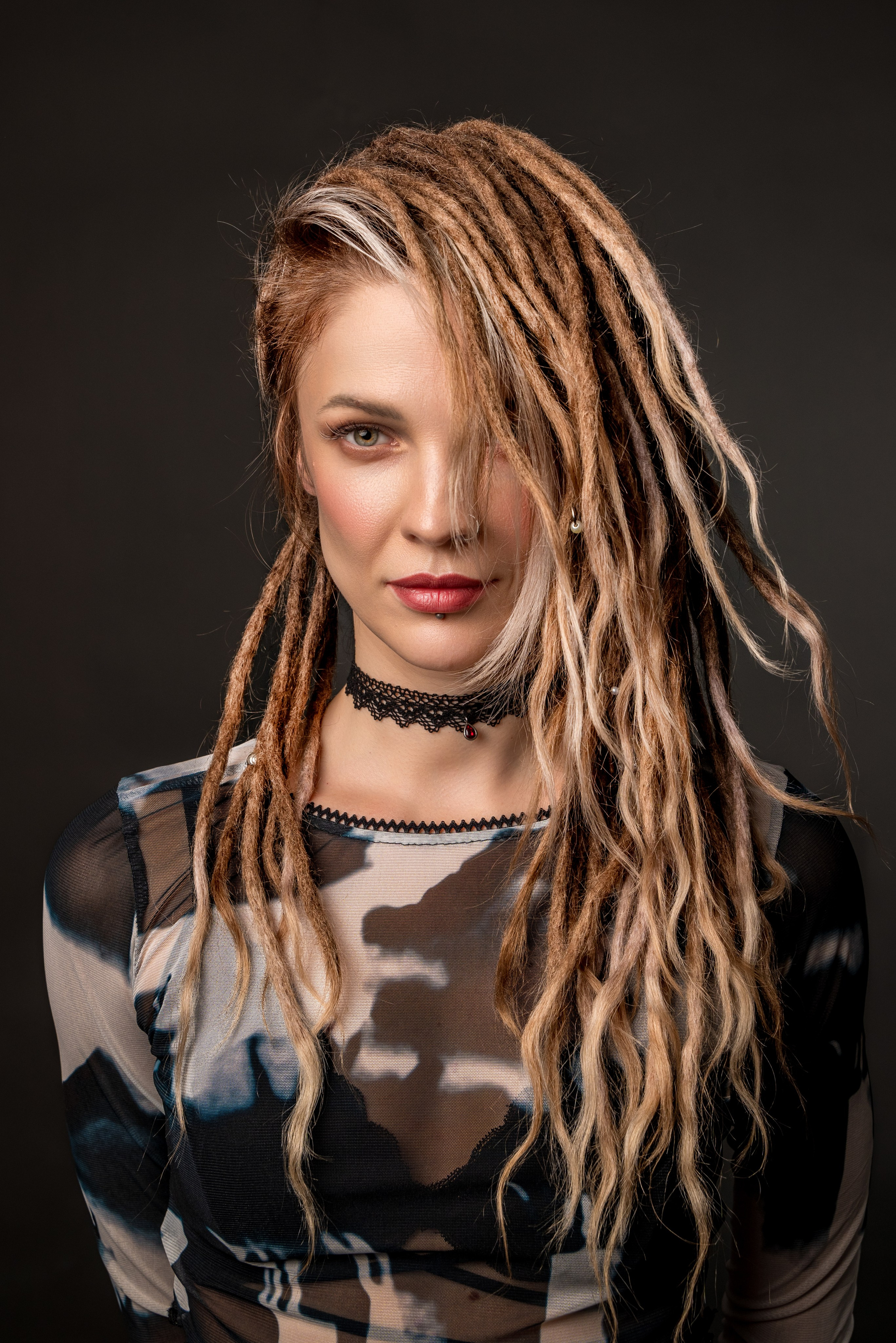 Фотосессия в студии Женский портрет. Портретный фотограф Александр Журов в Кинеле, Самаре и Самарской области