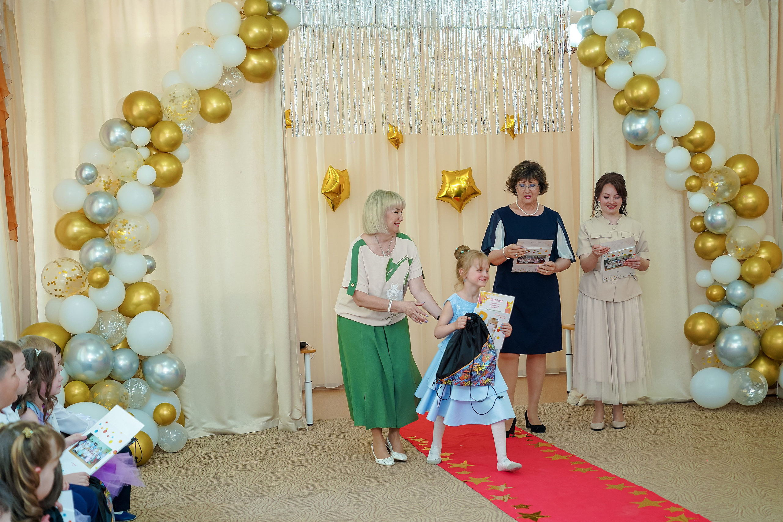 Фотосъемка видеосъёмка фотограф видеооператор новогодних утренников  в. Фотограф, видеооператор Нина Коршунова