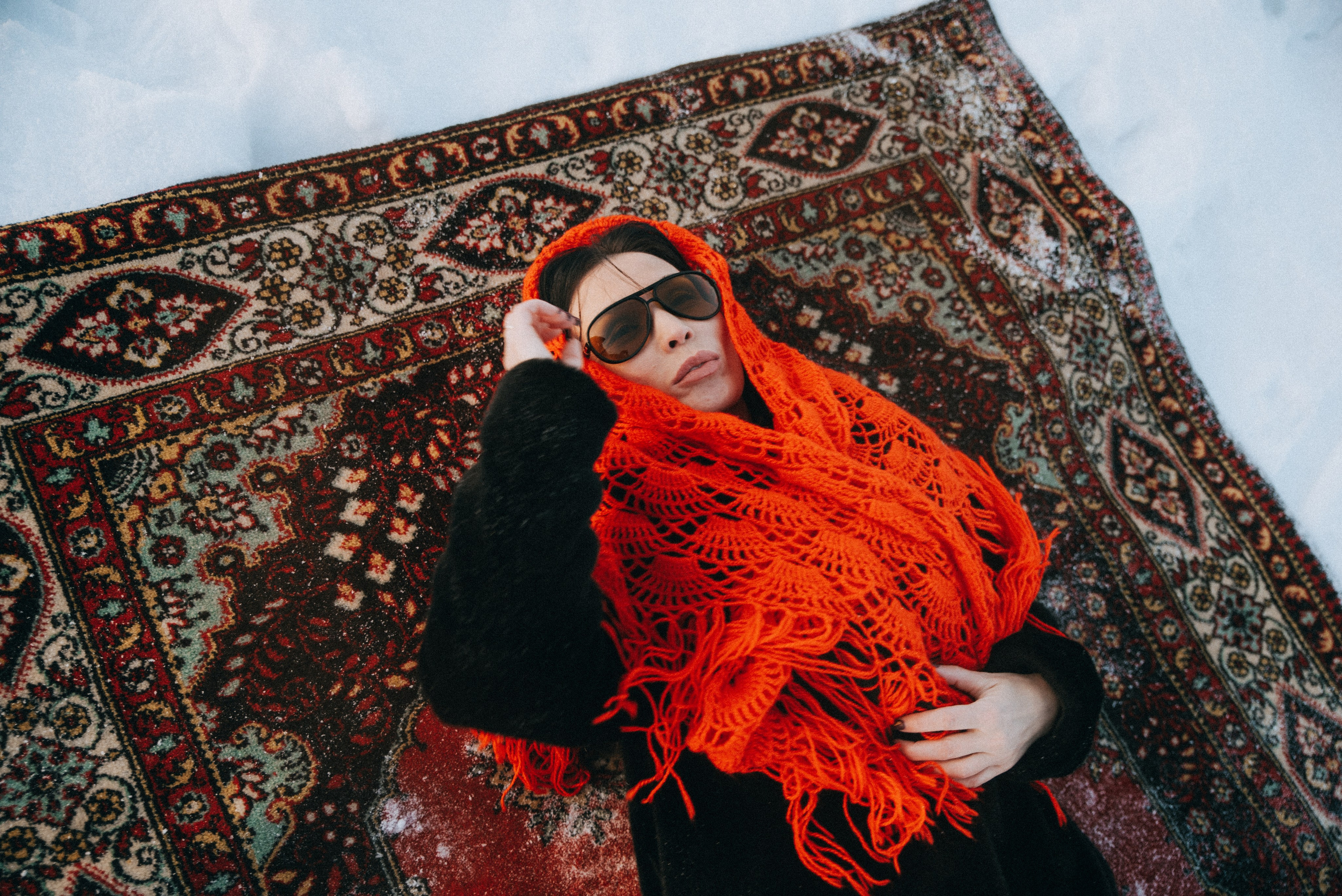 Фотосессия с красным ковром на снегу. Семейный фотограф в Миассе Ольга Широковская