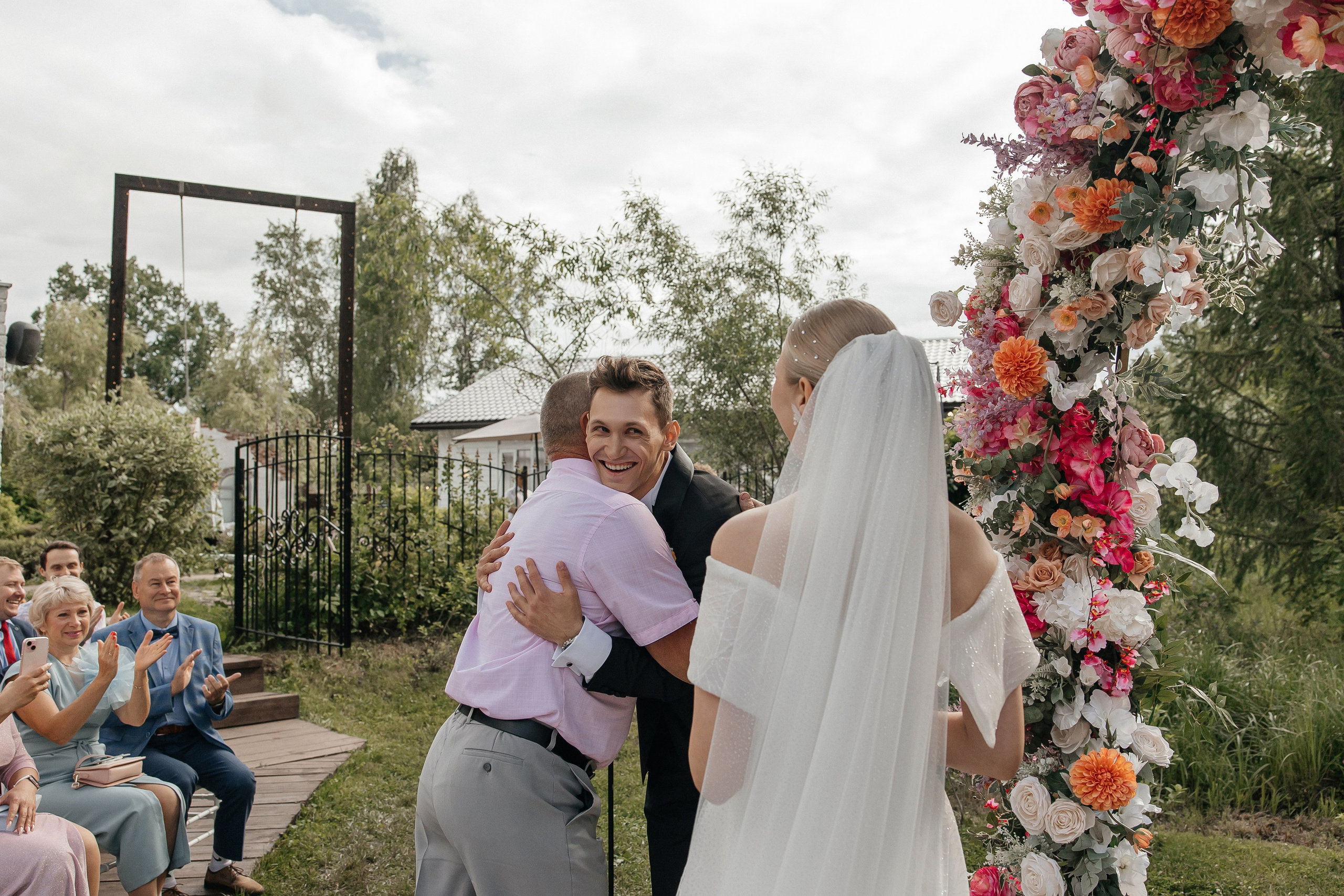 Выездная церемония на свадебной площадке house for wedding Дом у озера