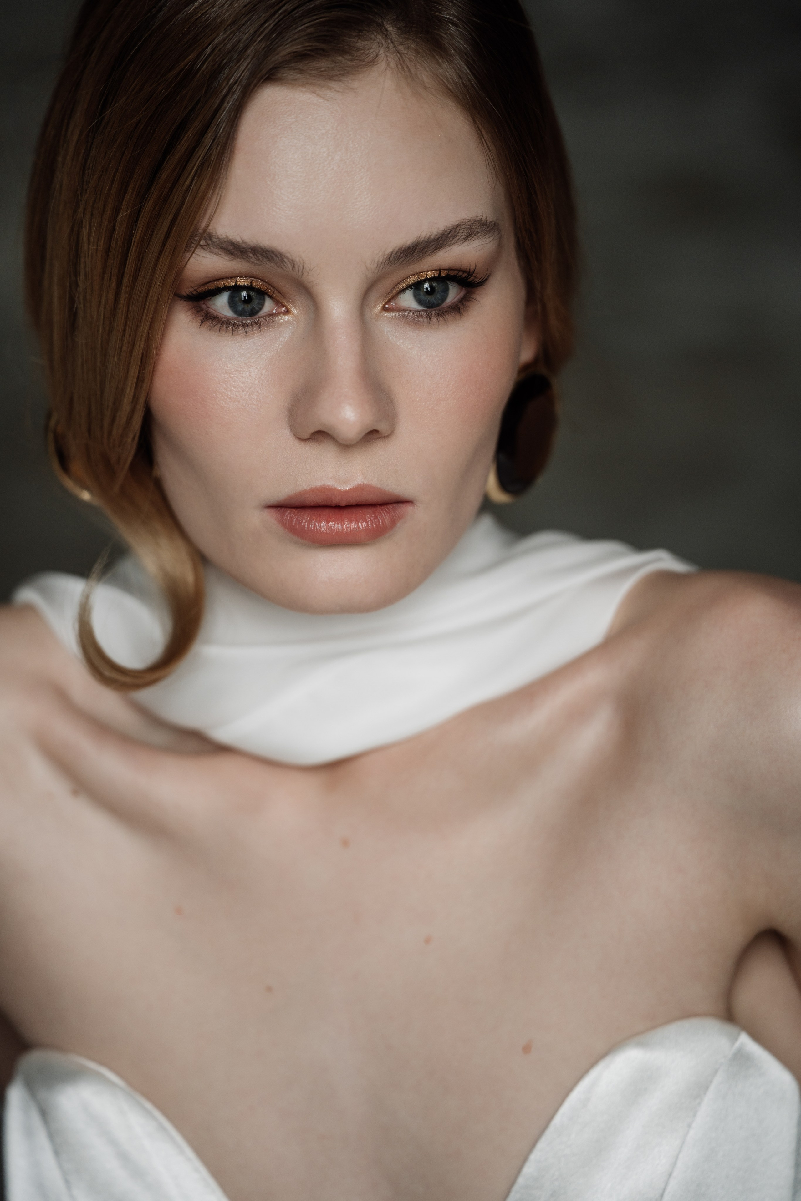 Свадебный фотограф Анапа — портретная студийная фотосессия жениха и невесты.