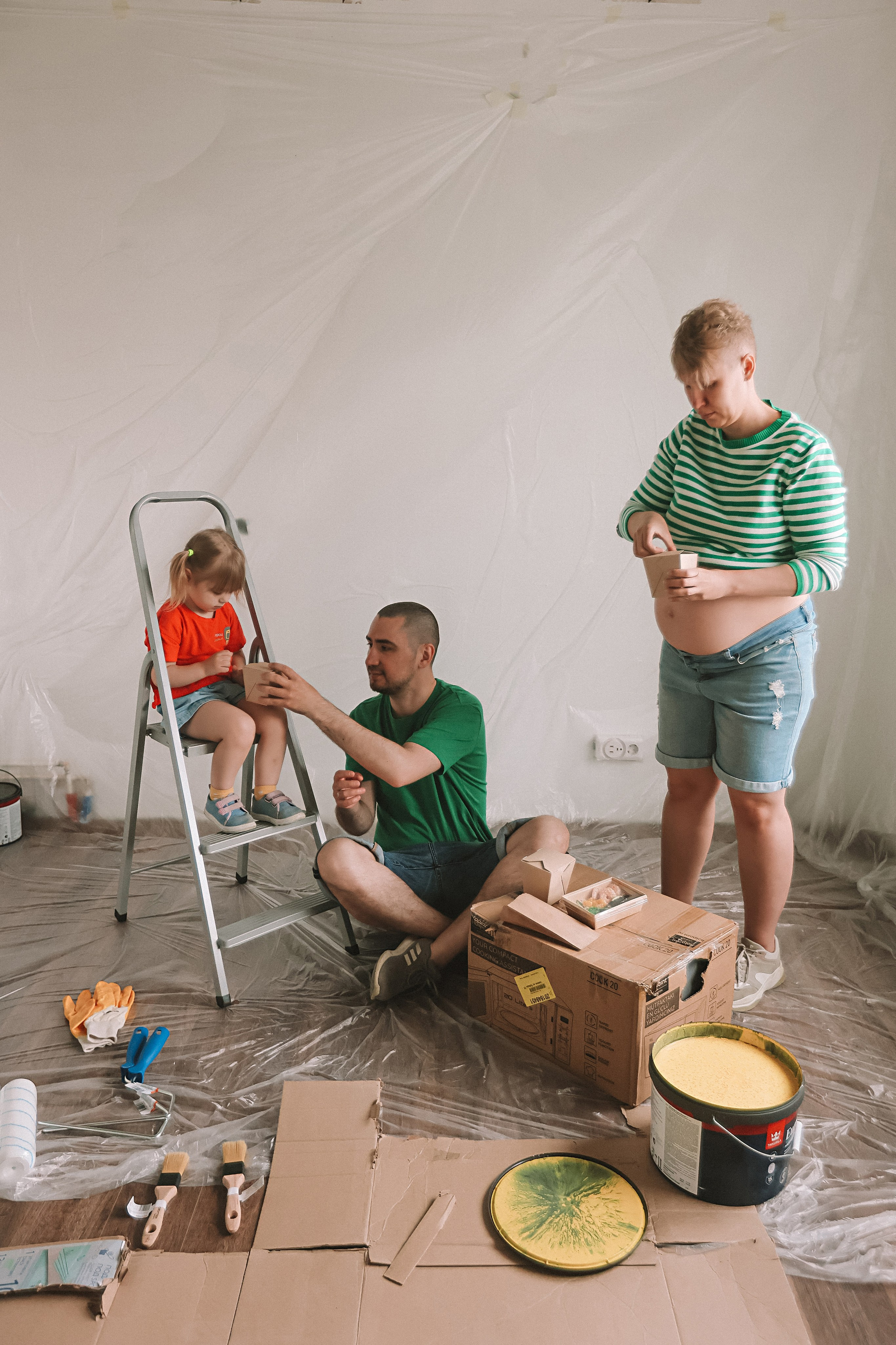 Ремонт. Семейный фотограф Тюмень, фотограф на роды Салмина Мария
